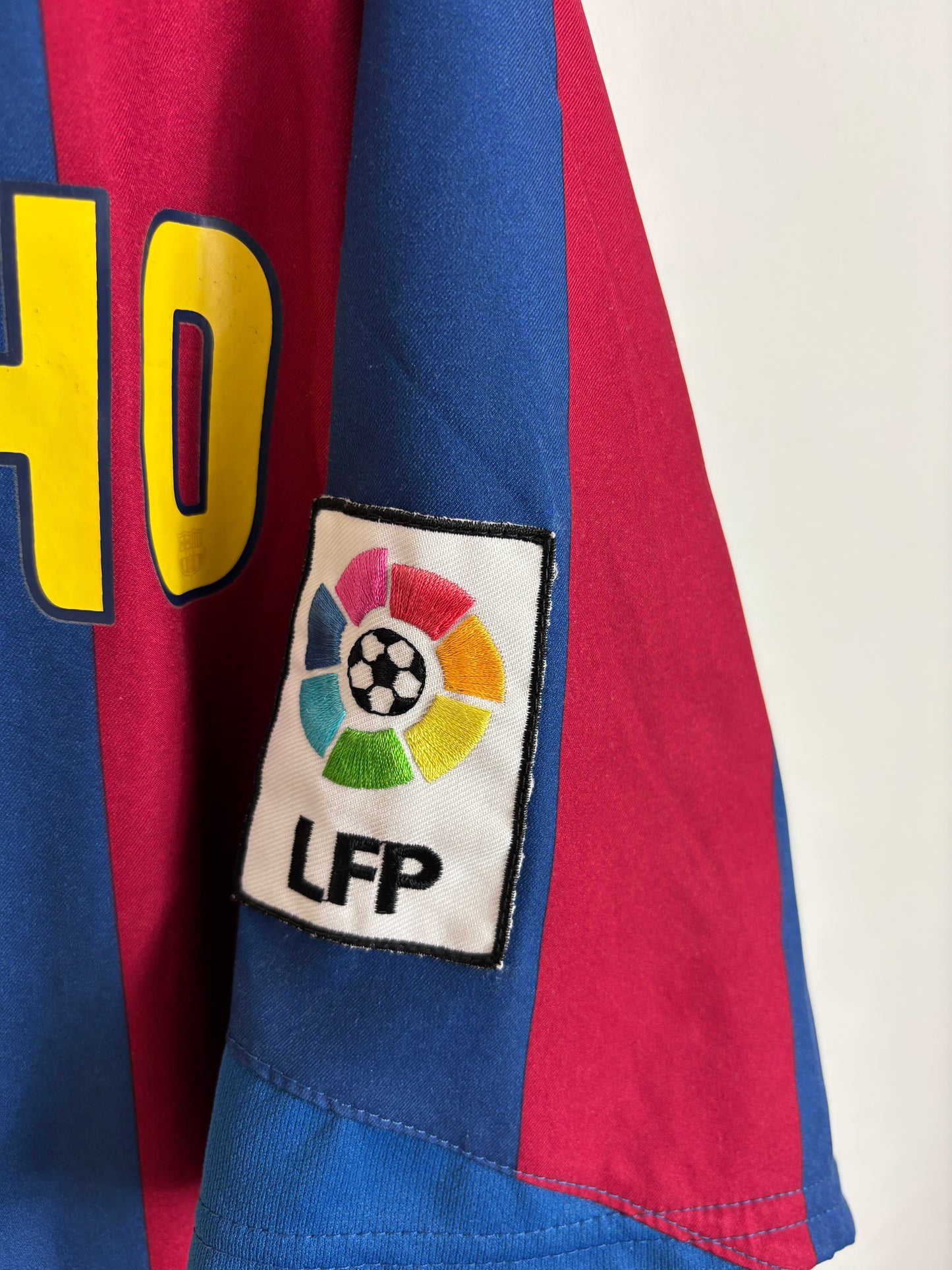 BARCELONA 2005/06 RONALDINHO #10 HOME SHIRT (M) NIKE
