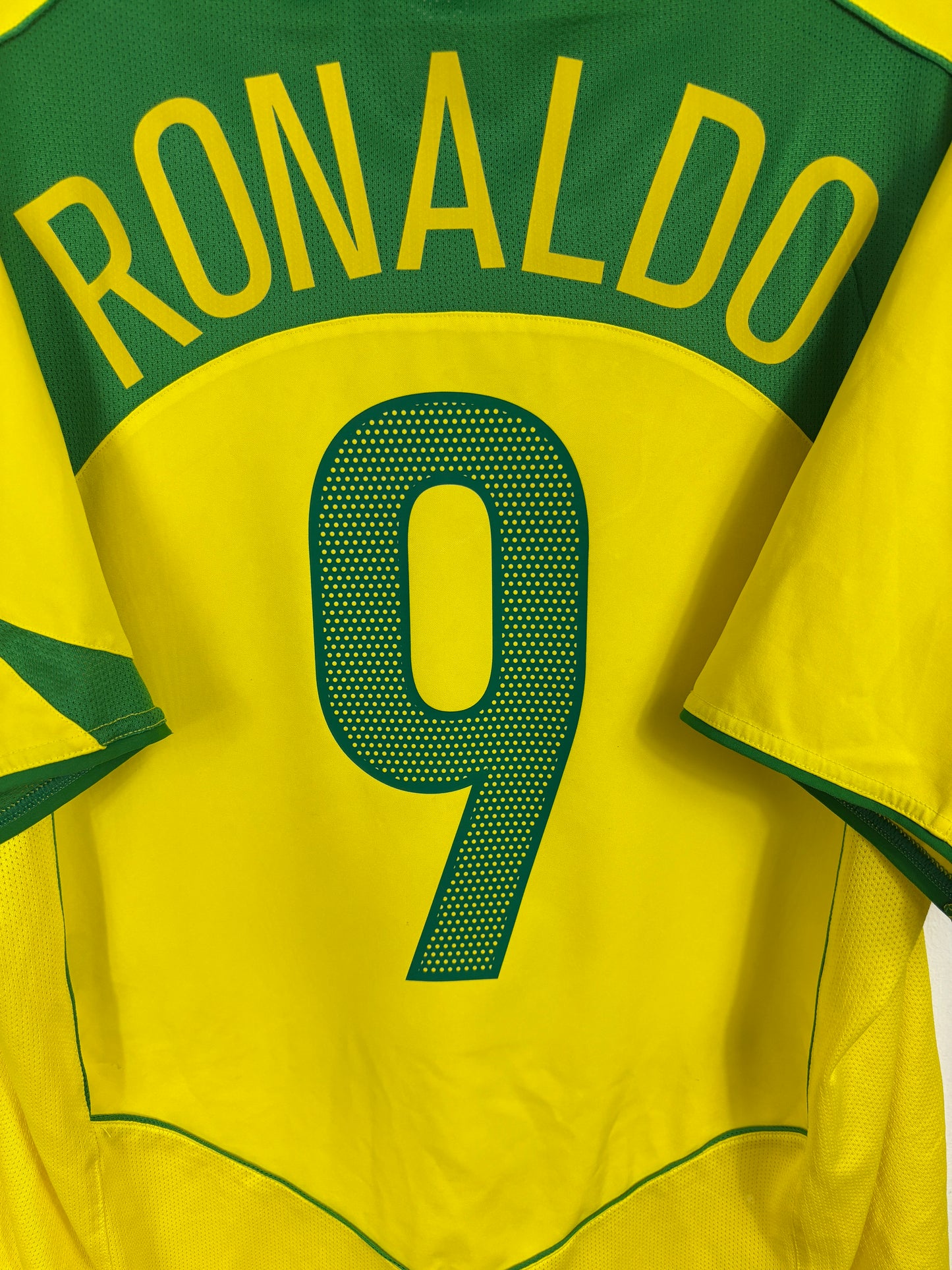 BRAZIL 2004 RONALDO #9 HOME SHIRT (XL) NIKE