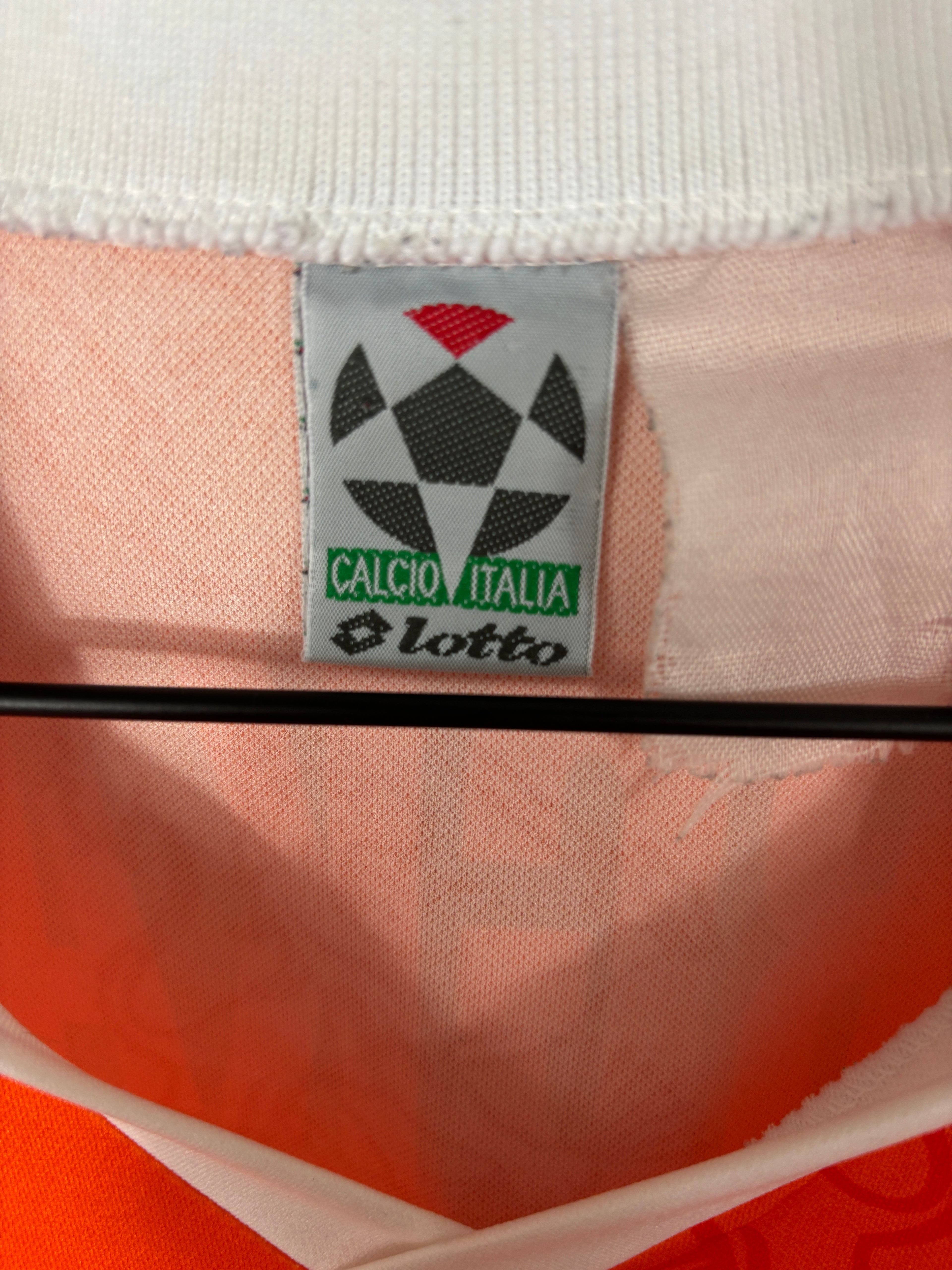 NETHERLANDS 1994 BERGKAMP #10 HOME SHIRT (M) LOTTO