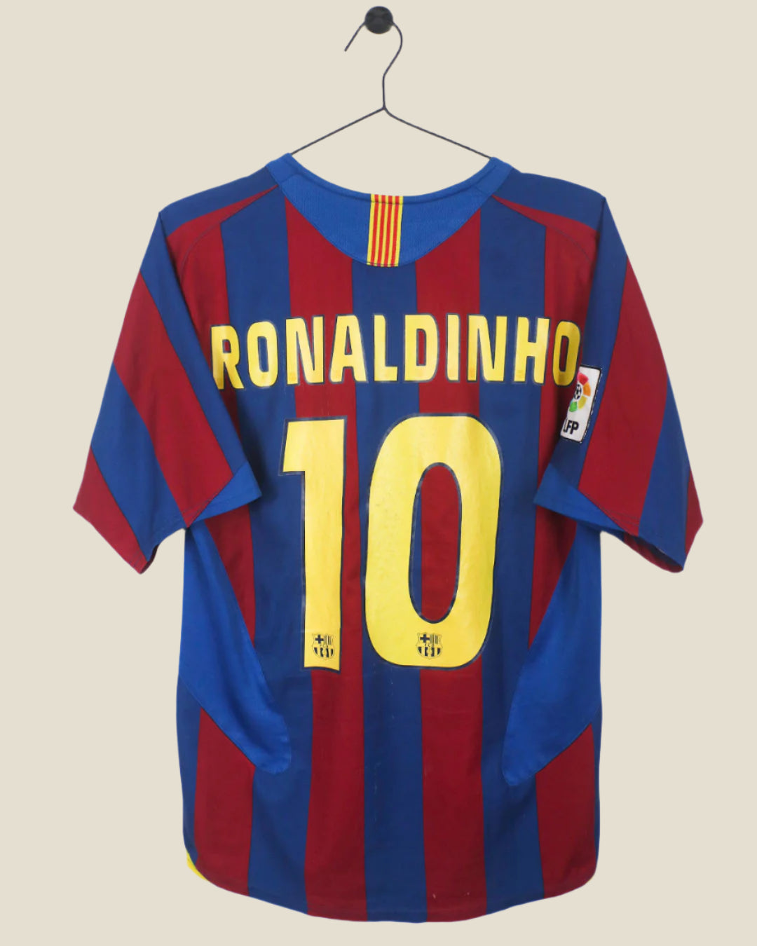 BARCELONA 2005/06 RONALDINHO #10 HOME SHIRT (M) NIKE