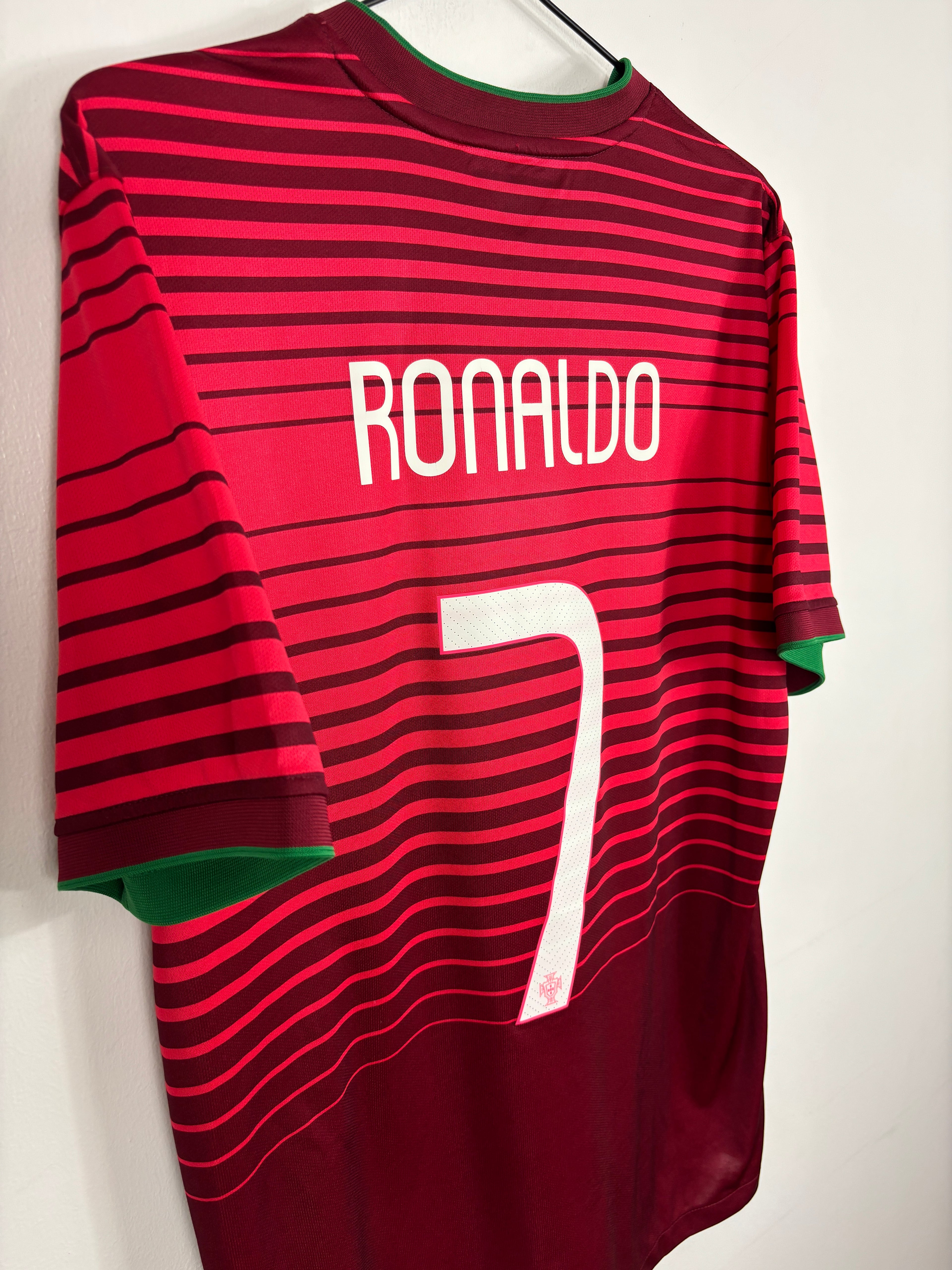 PORTUGAL 2014 RONALDO #7 HOME SHIRT (L) NIKE