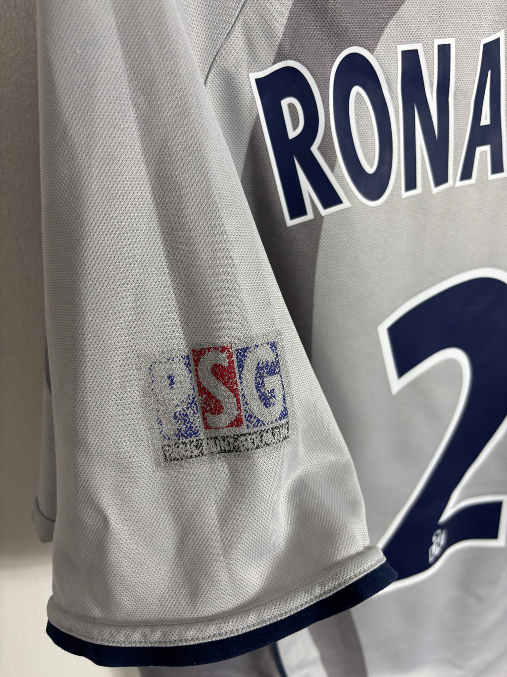 PARIS-SAINT GERMAIN 2001/02 RONALDINHO #21 AWAY SHIRT (M) NIKE