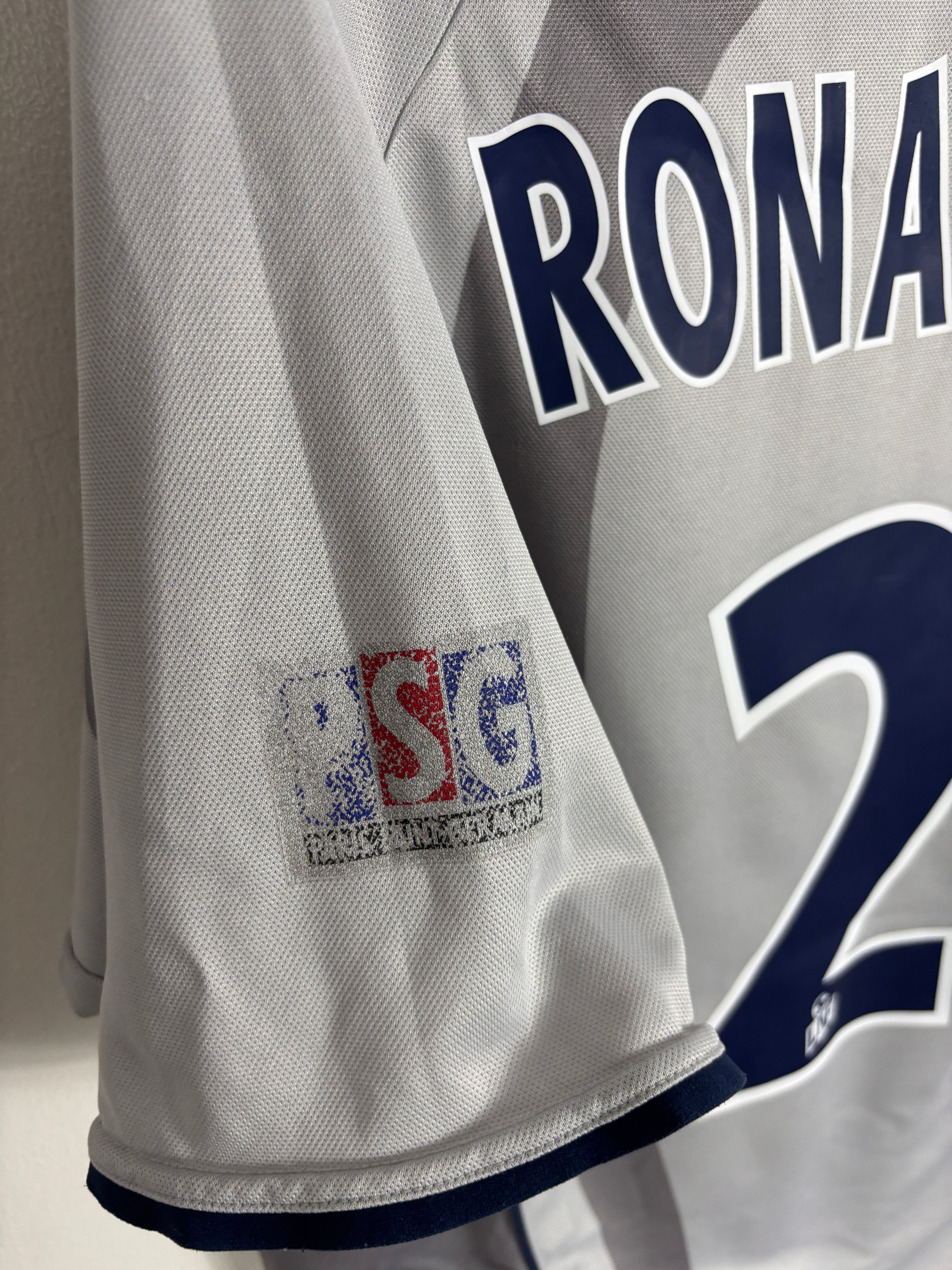 PARIS-SAINT GERMAIN 2001/02 RONALDINHO #21 AWAY SHIRT (M) NIKE