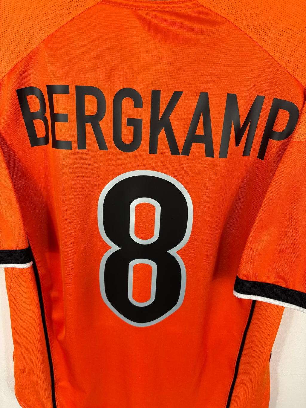 NETHERLANDS 1998 BERGKAMP #8 HOME SHIRT (M) NIKE