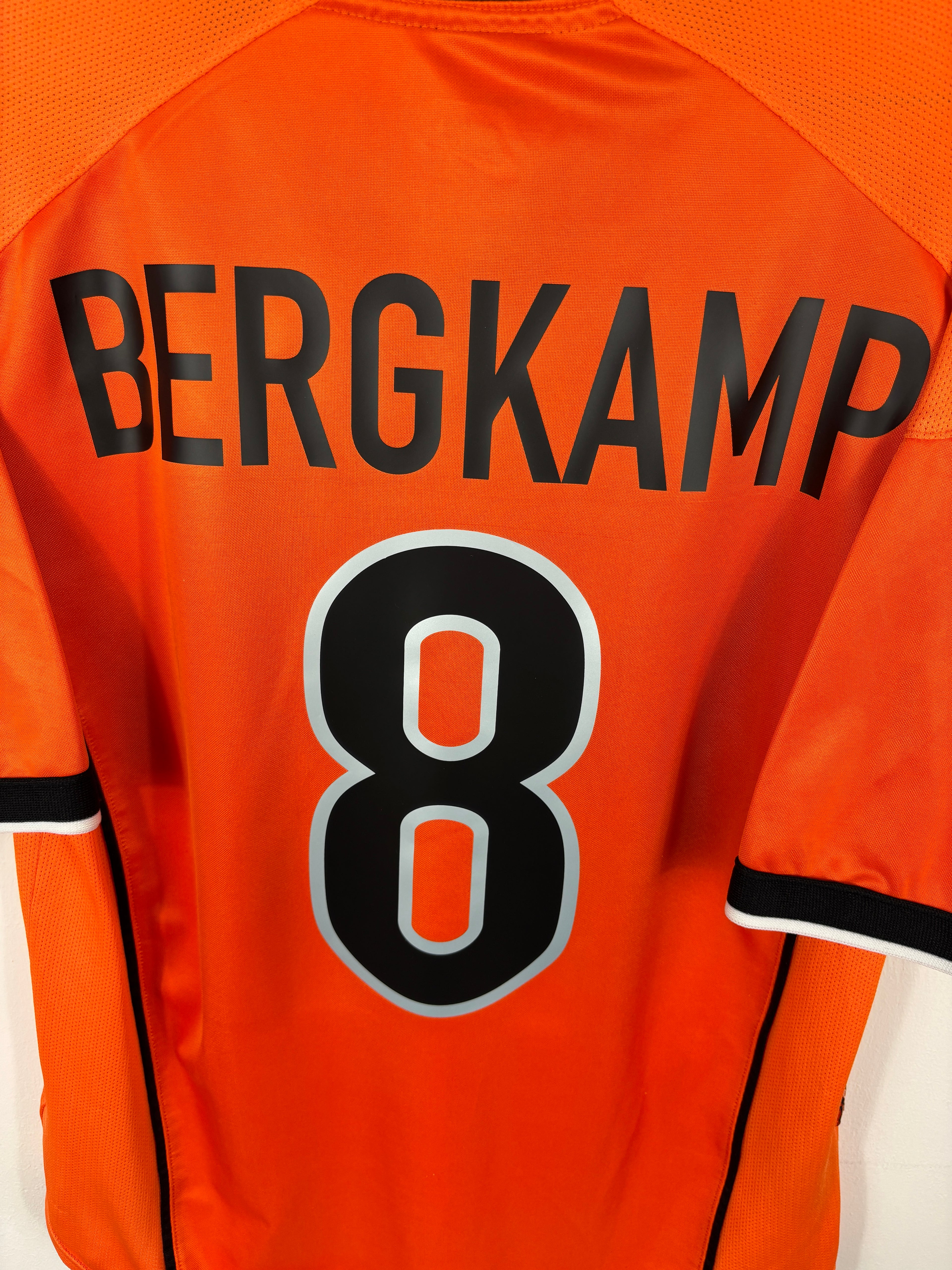 NETHERLANDS 1998 BERGKAMP #8 HOME SHIRT (M) NIKE