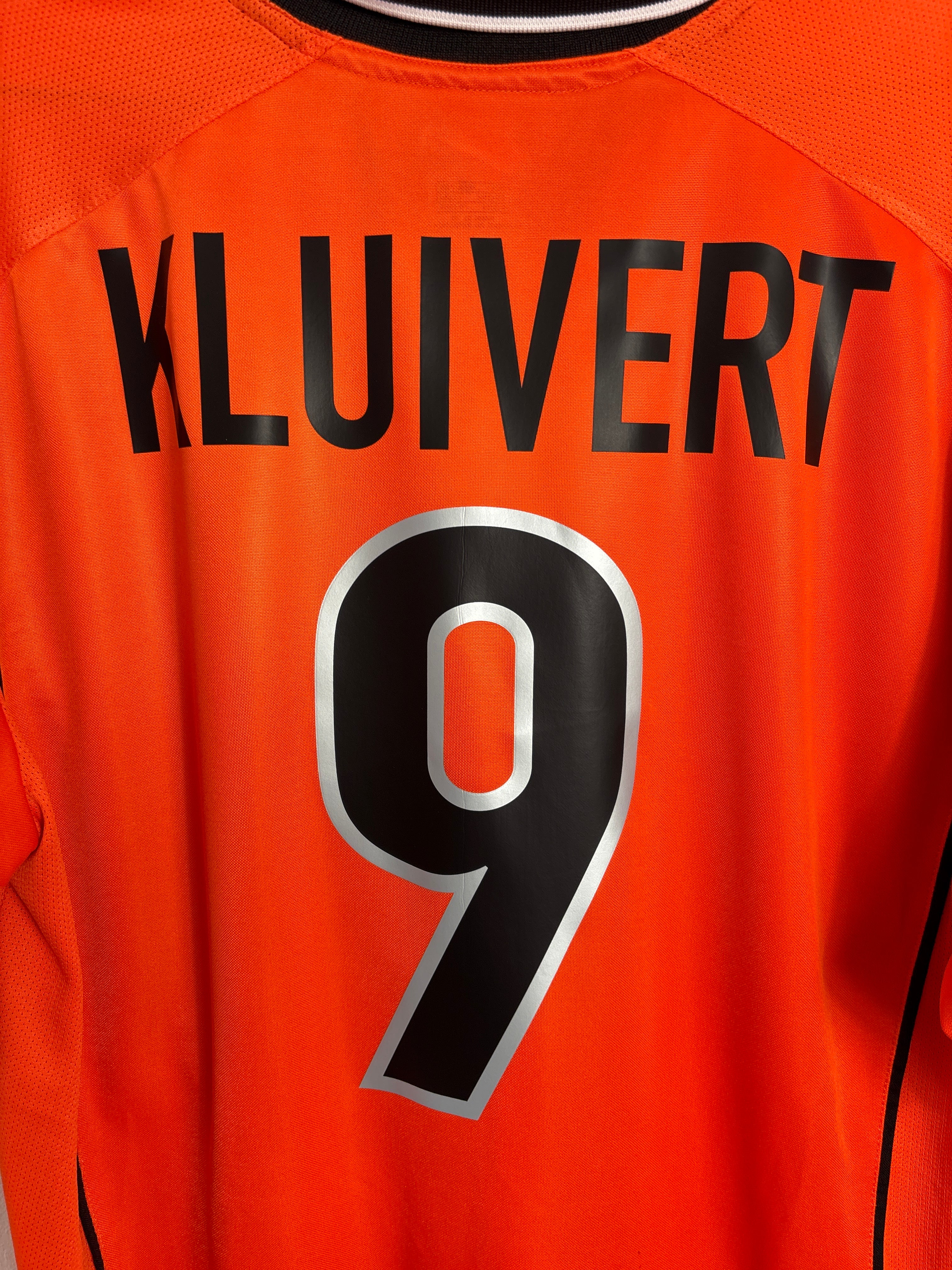 NETHERLANDS 1998 KLUIVERT #9 HOME SHIRT (L) NIKE
