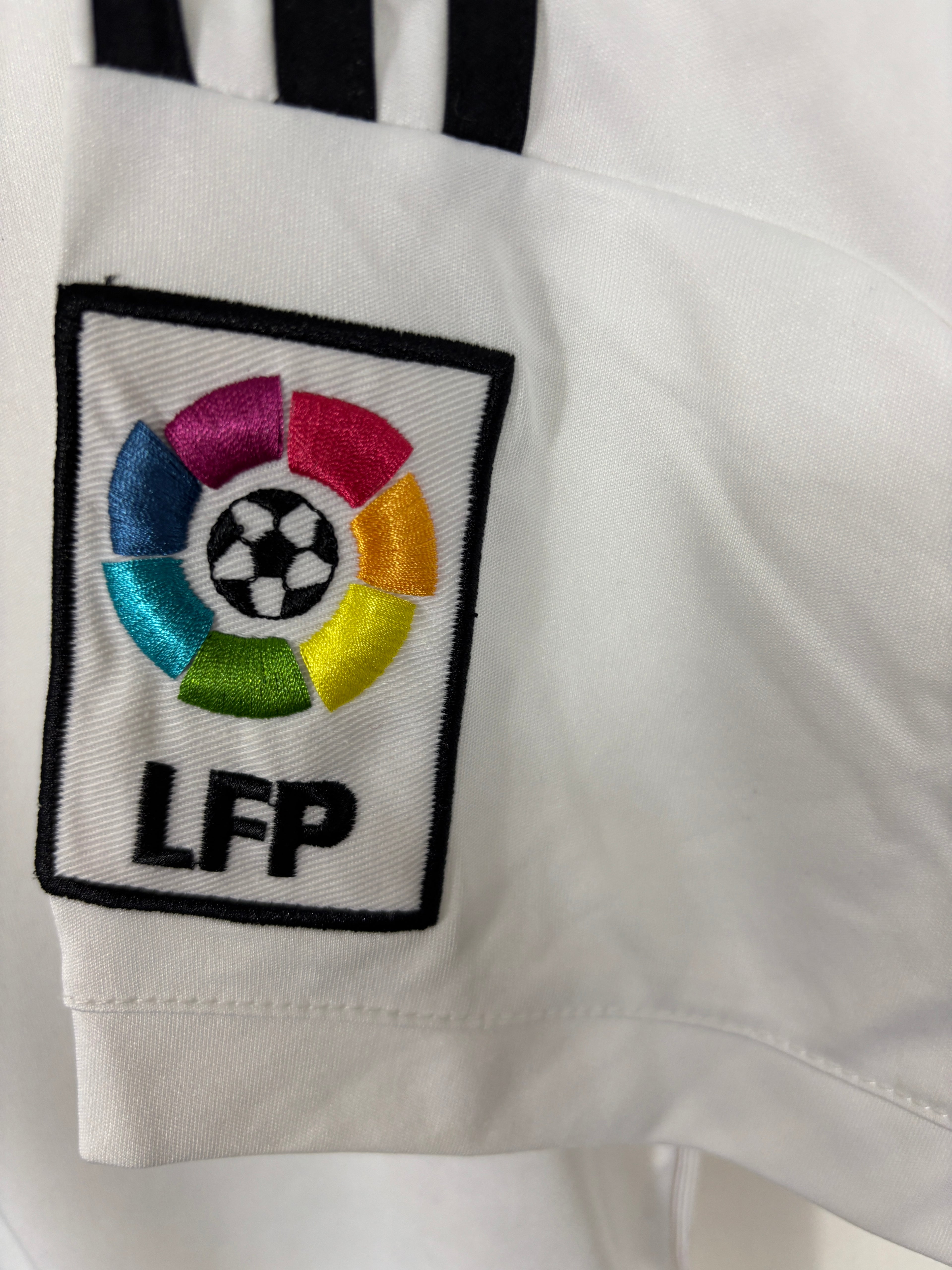 REAL MADRID 2014/15 BALE #11 HOME SHIRT (L)  ADIDAS