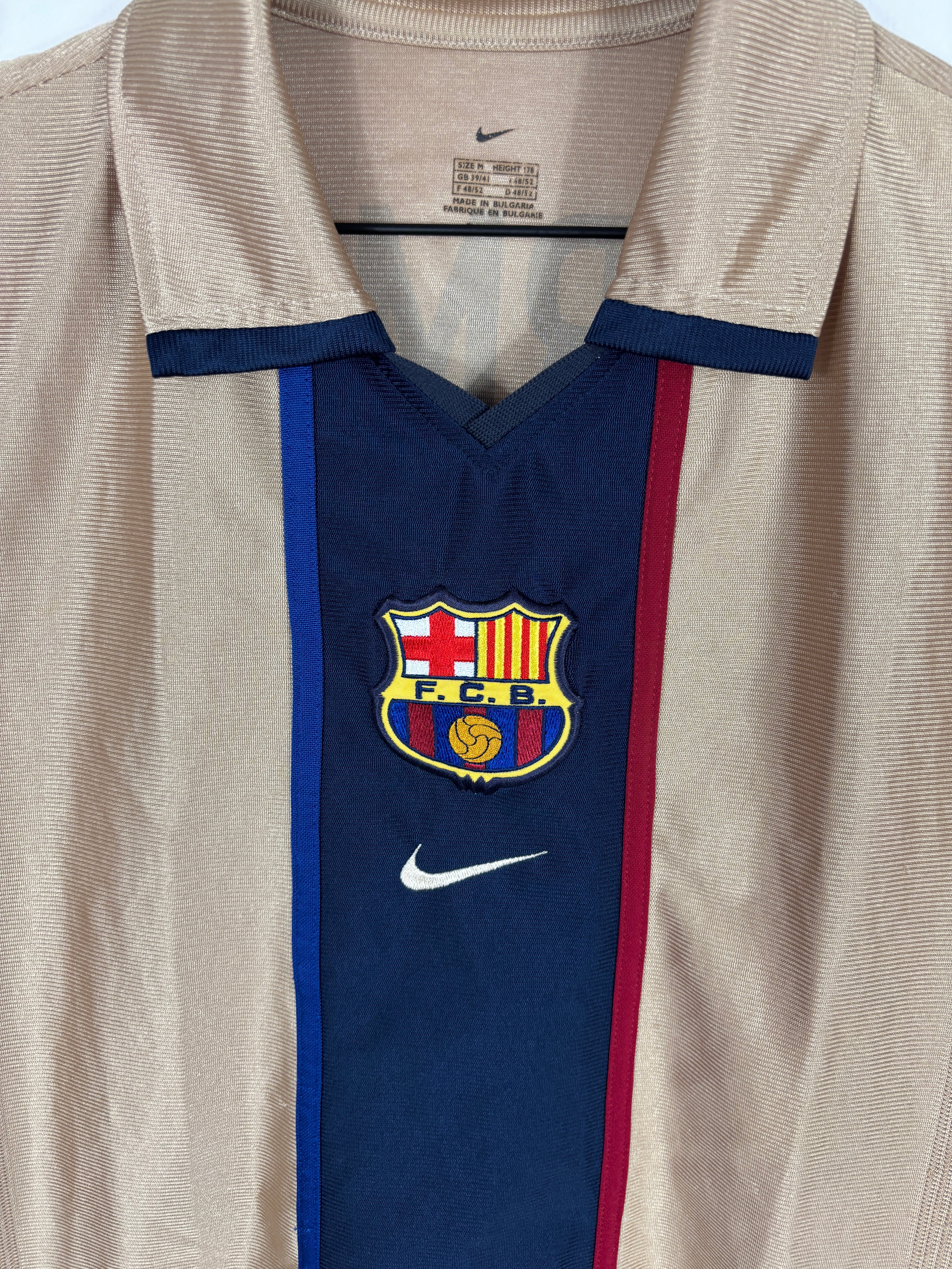 BARCELONA 2001/02 OVERMARS #11 AWAY SHIRT (M) NIKE
