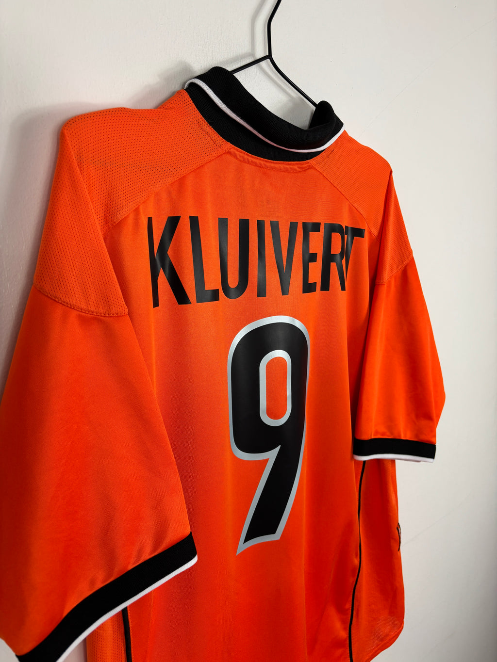 NETHERLANDS 1998 KLUIVERT #9 HOME SHIRT (L) NIKE
