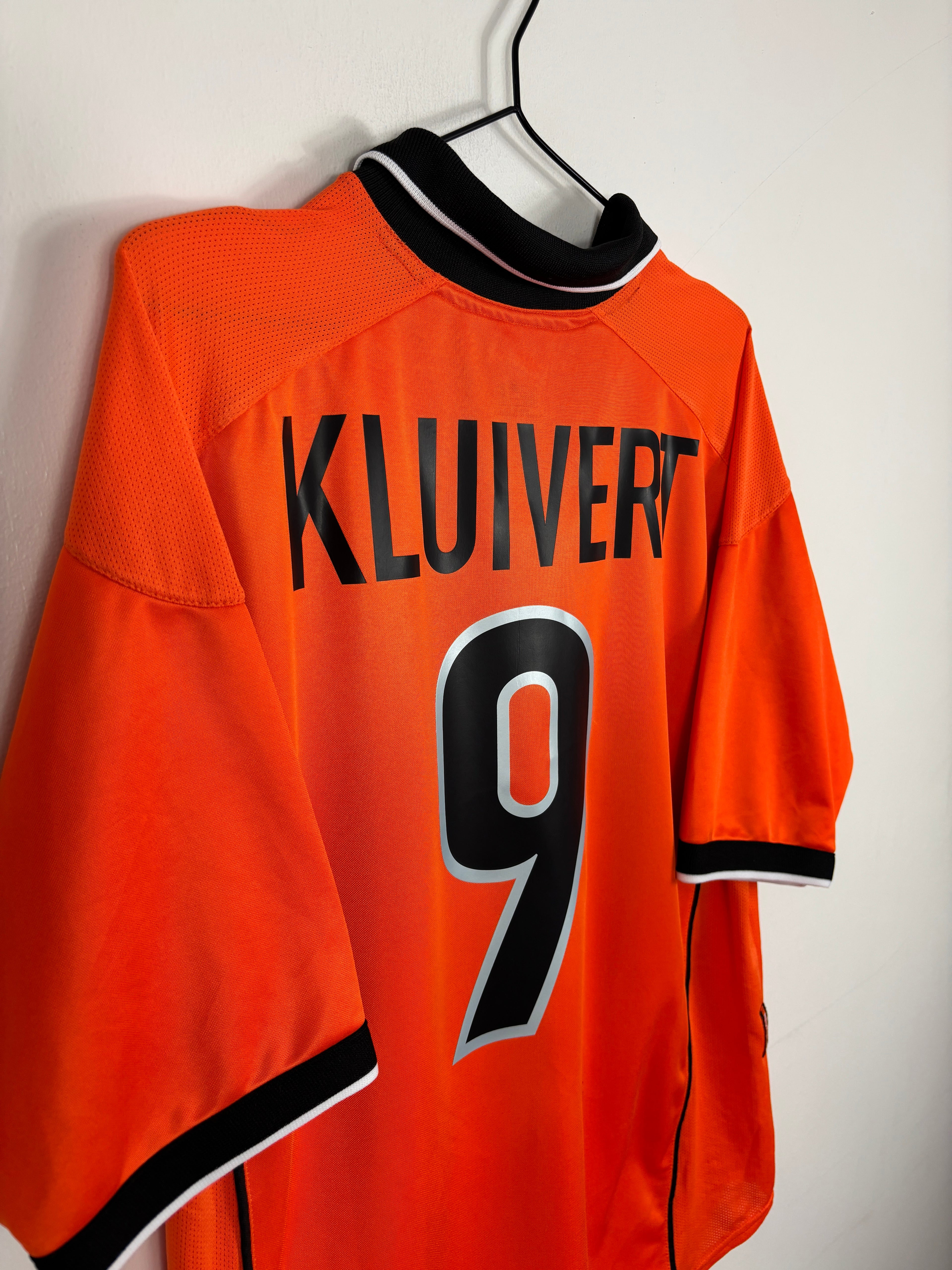 NETHERLANDS 1998 KLUIVERT #9 HOME SHIRT (L) NIKE