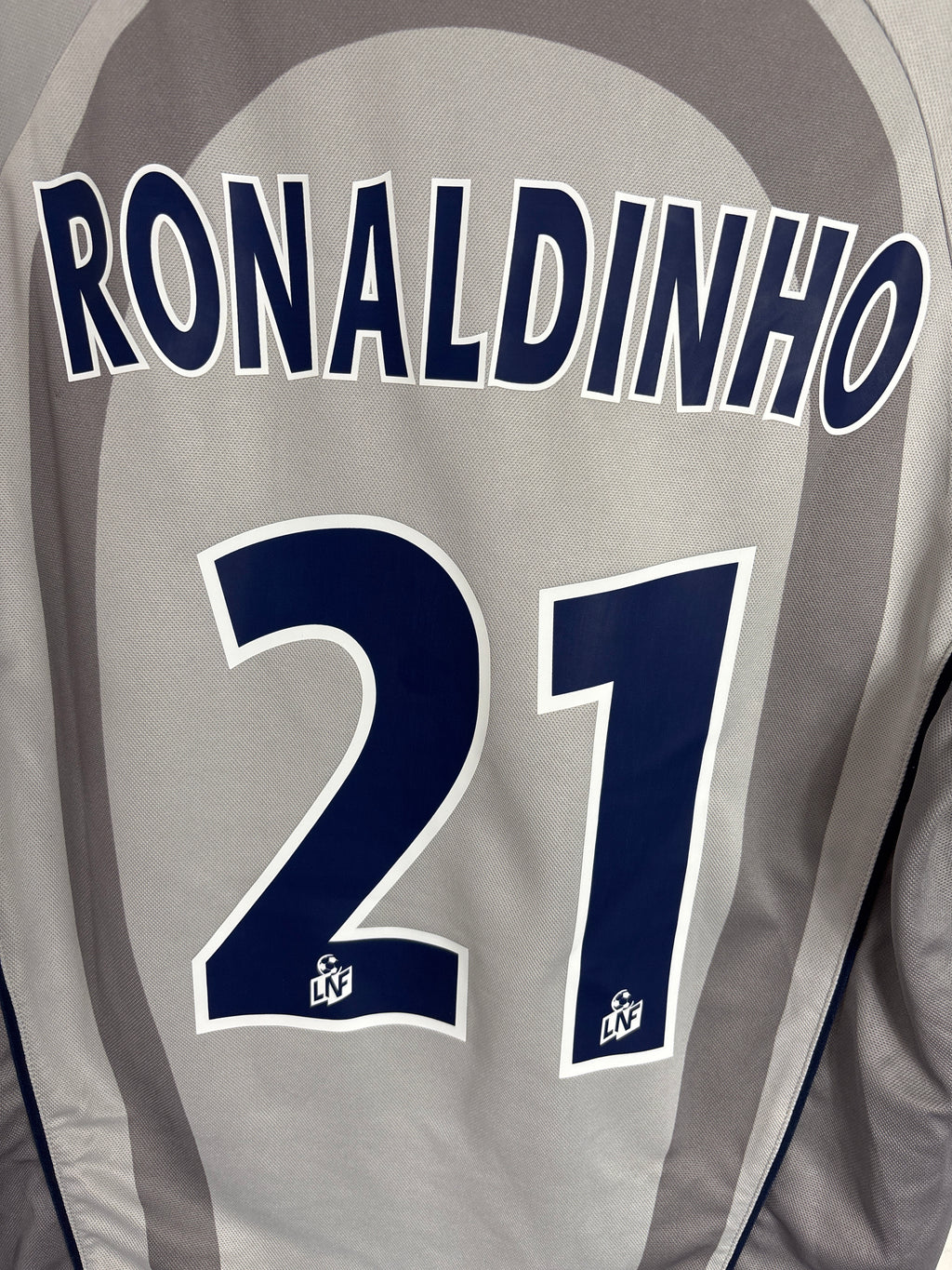 PARIS-SAINT GERMAIN 2001/02 RONALDINHO #21 AWAY SHIRT (M) NIKE