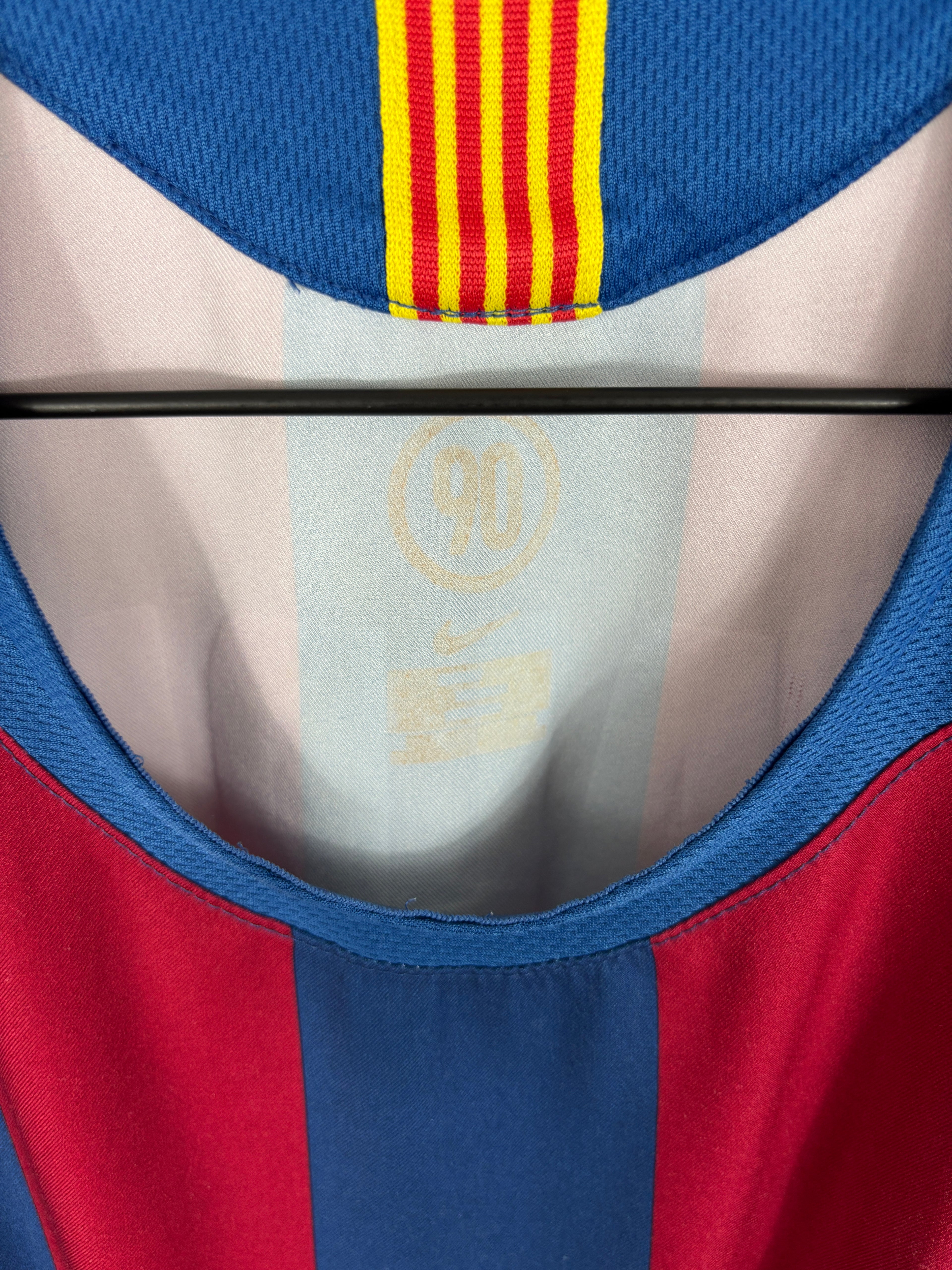 BARCELONA 2005/06 RONALDINHO #10 HOME SHIRT (M) NIKE
