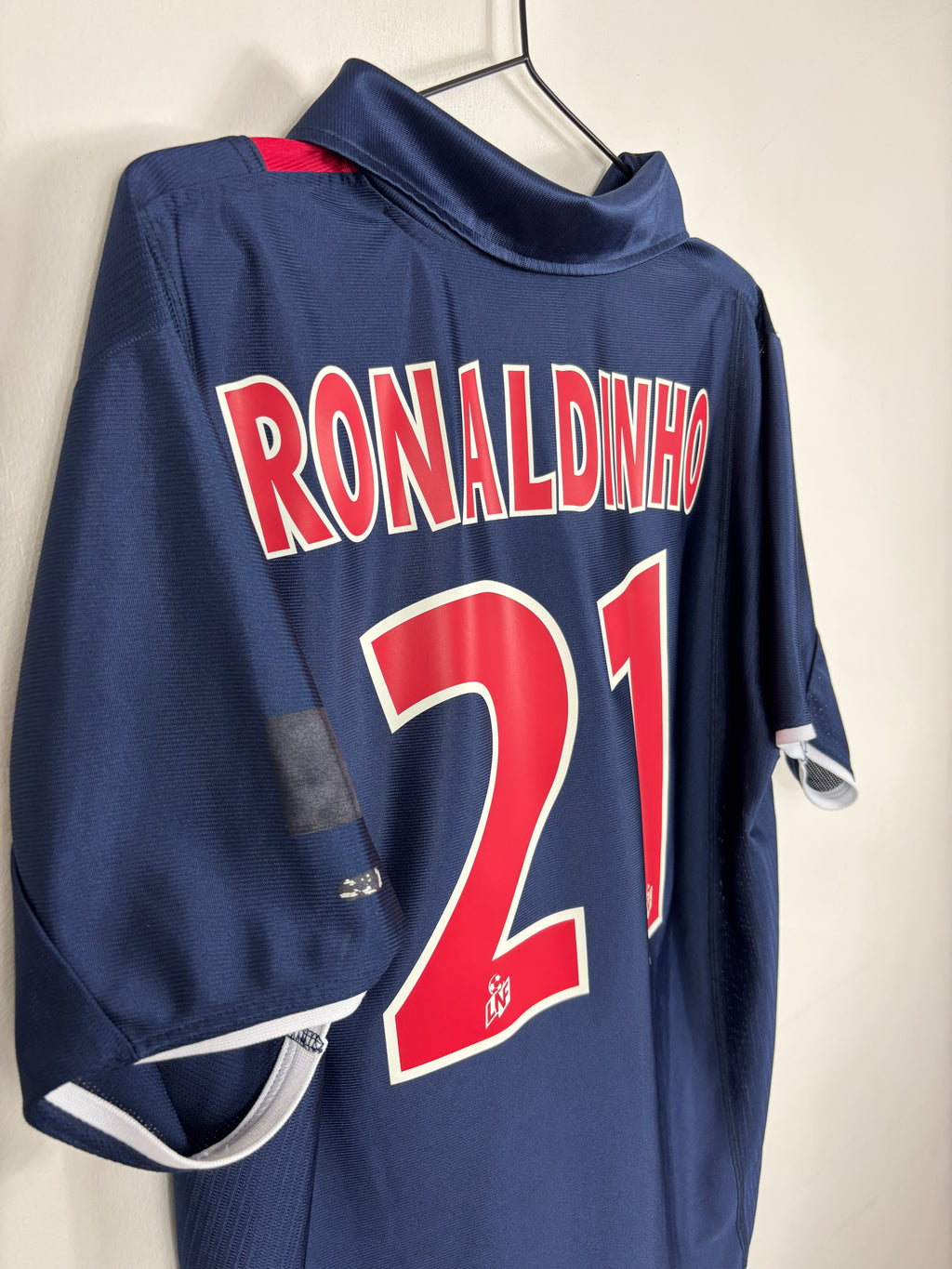 PARIS-SAINT GERMAIN 2001/02 RONALDINHO #21 HOME SHIRT (L) NIKE