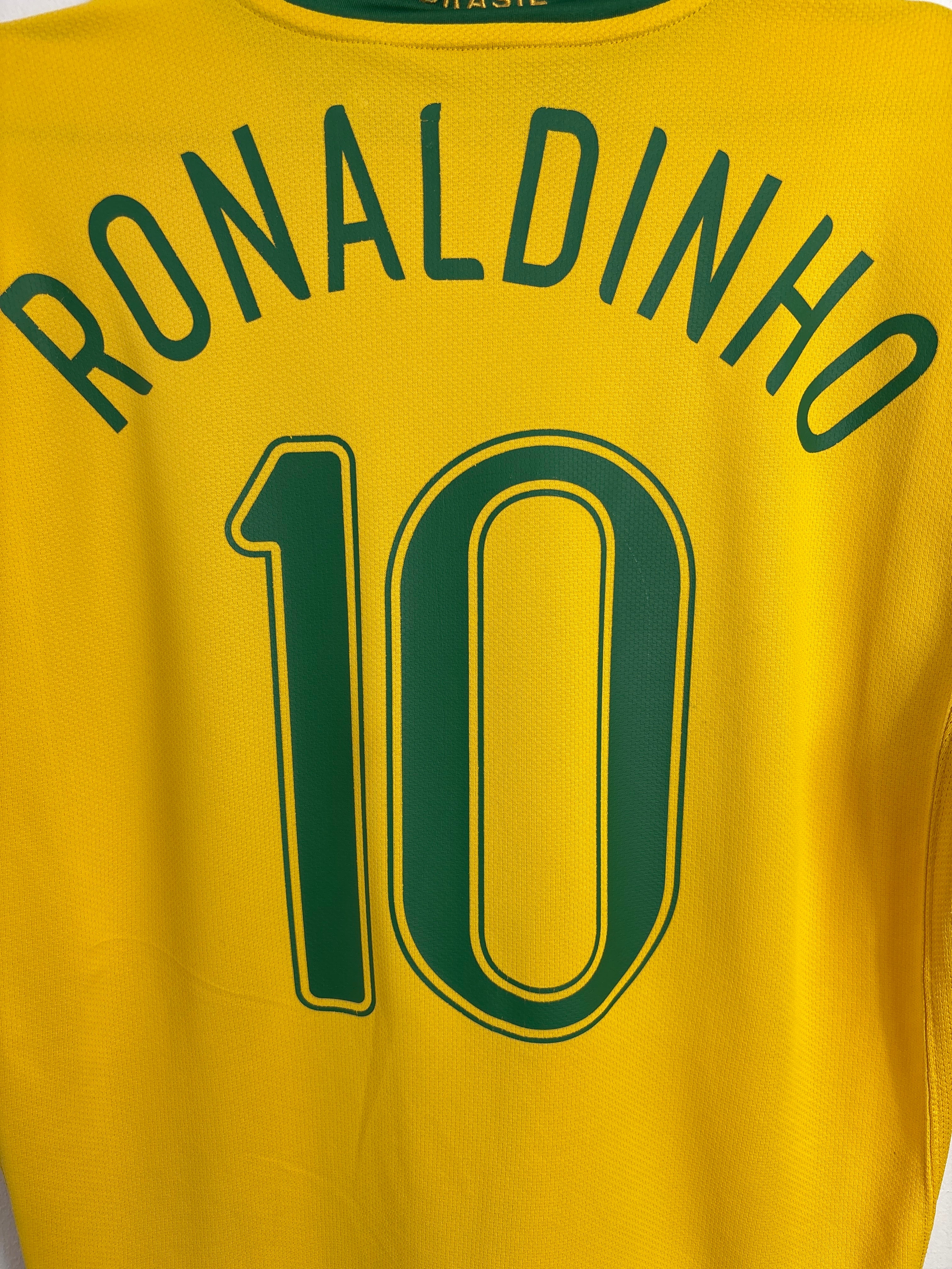 BRAZIL 2006 RONALDINHO #10 HOME SHIRT (M) NIKE