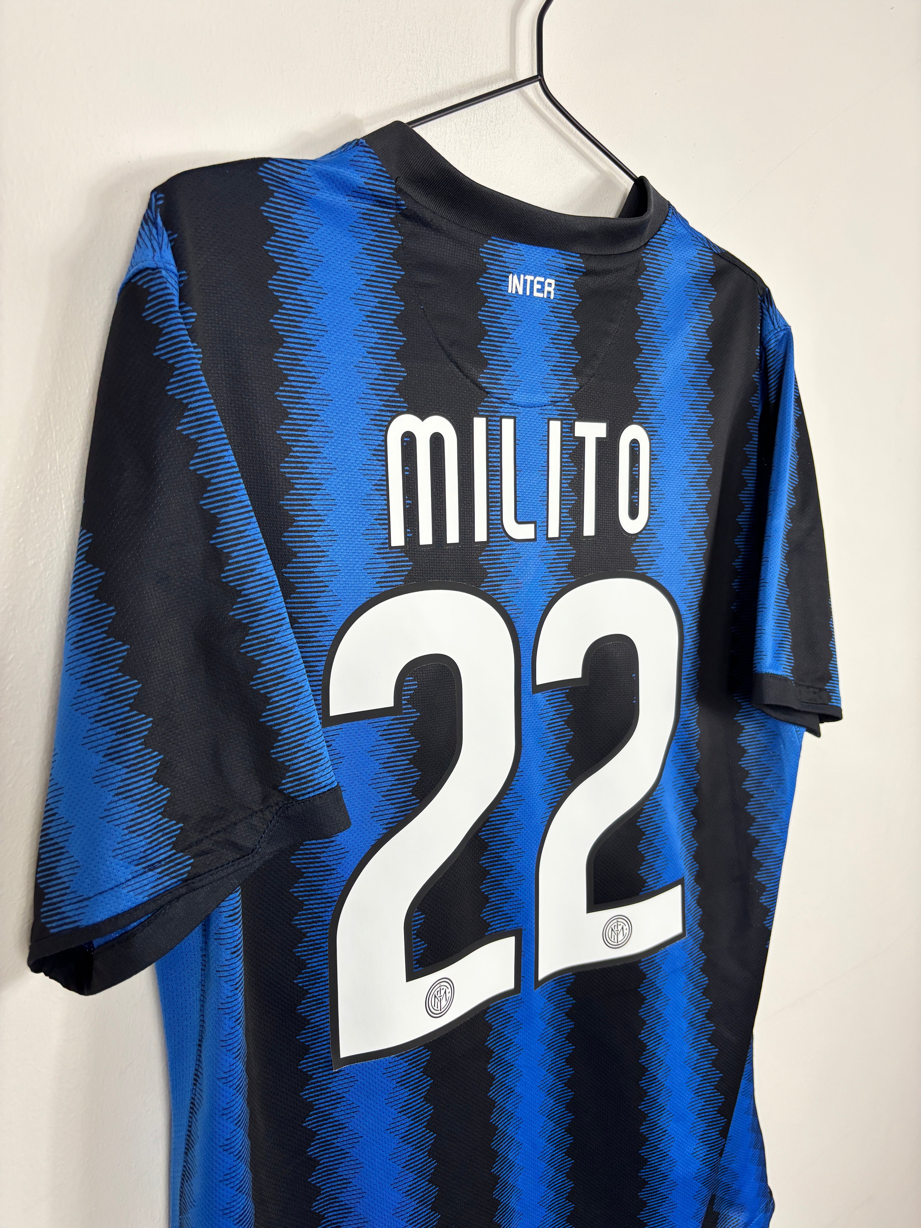 INTER MILAN 2010/11 MILITO #22 HOME SHIRT (L) NIKE