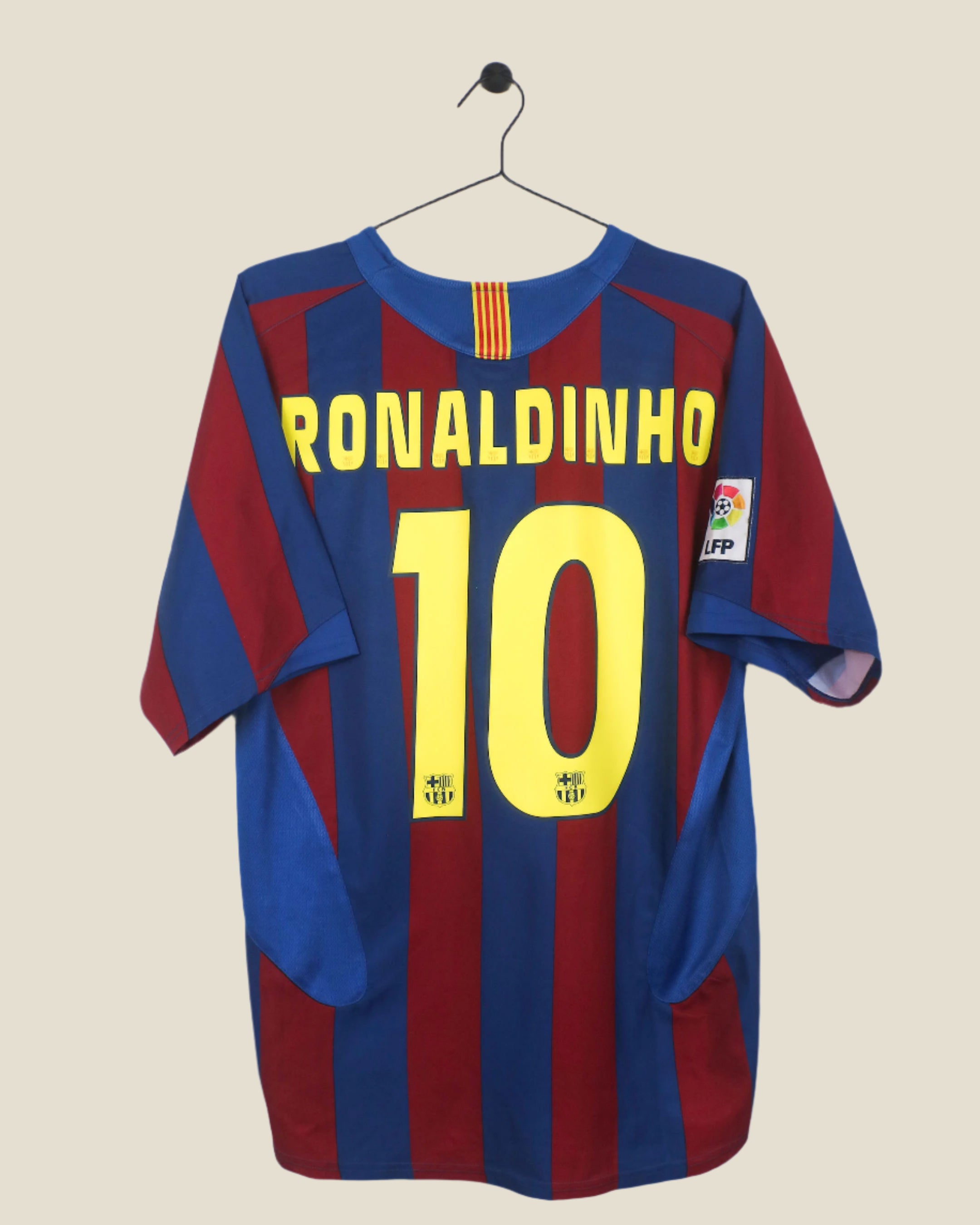 BARCELONA 2005/06 RONALDINHO #10 HOME SHIRT (M) NIKE