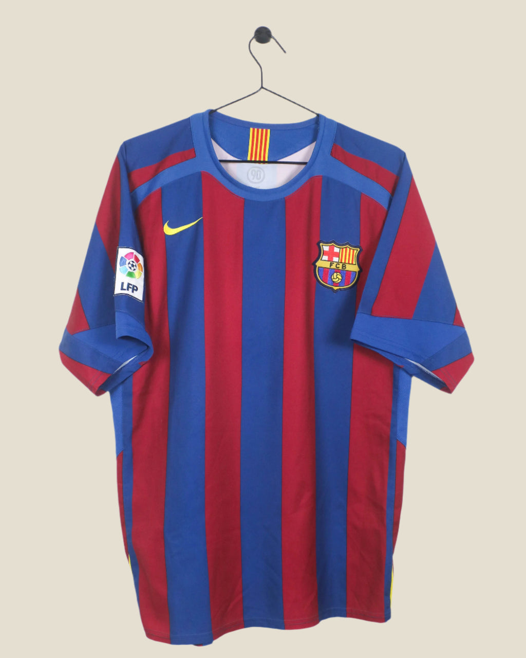 BARCELONA 2005/06 RONALDINHO #10 HOME SHIRT (M) NIKE