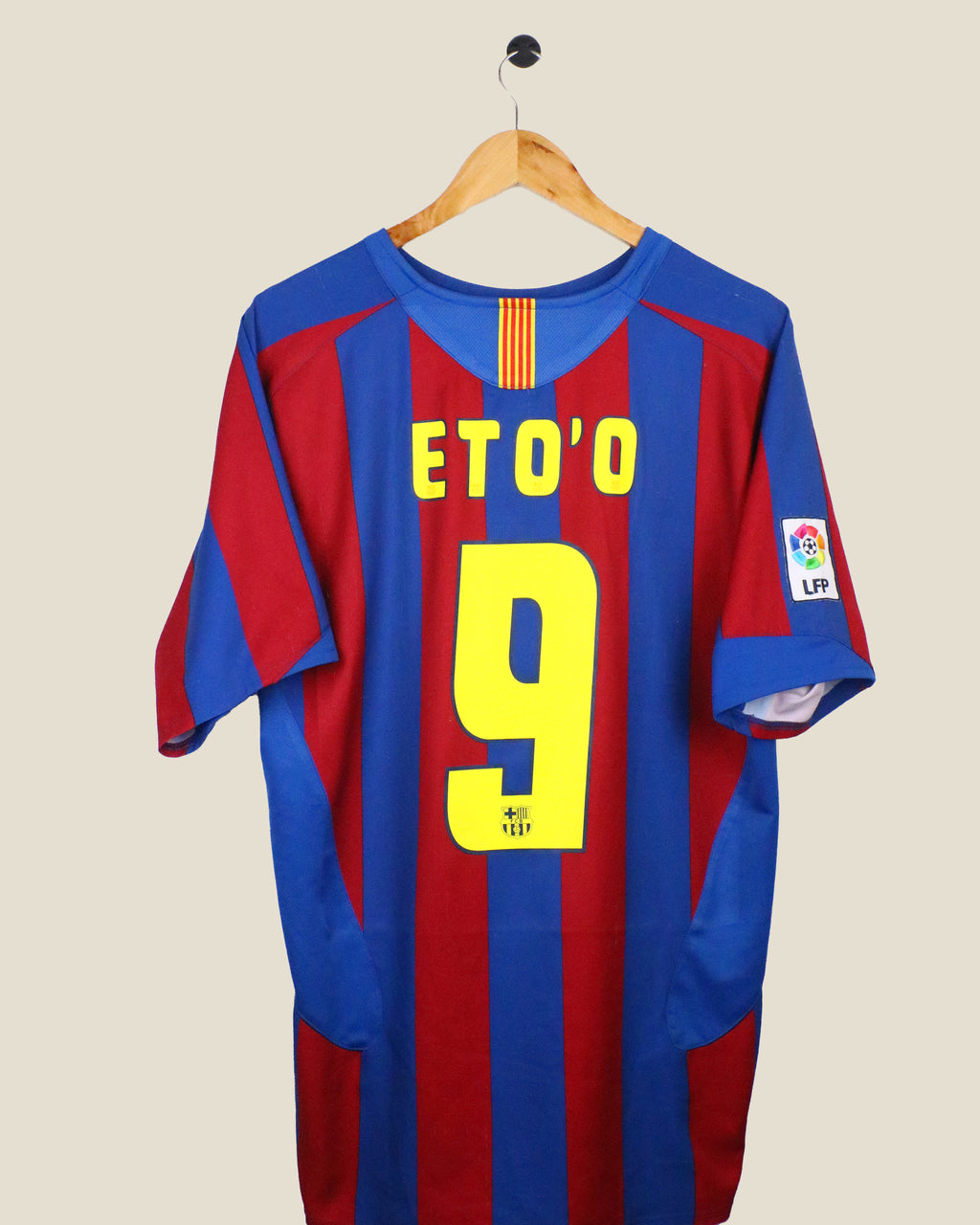 BARCELONA 2005/06 ETO'O #9 HOME (XL) NIKE