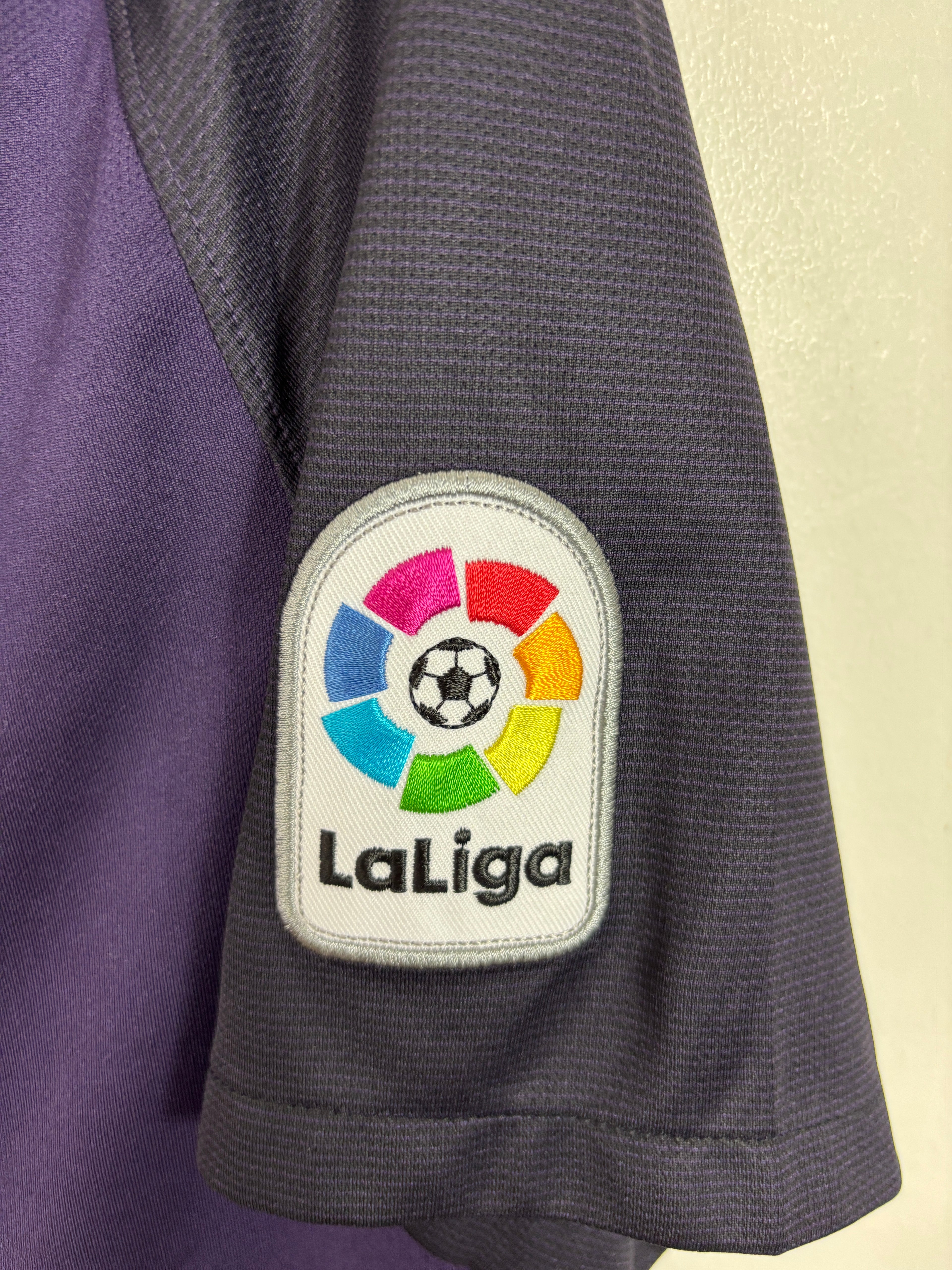 BARCELONA 2016/17 SUAREZ AWAY SHIRT (M) NIKE