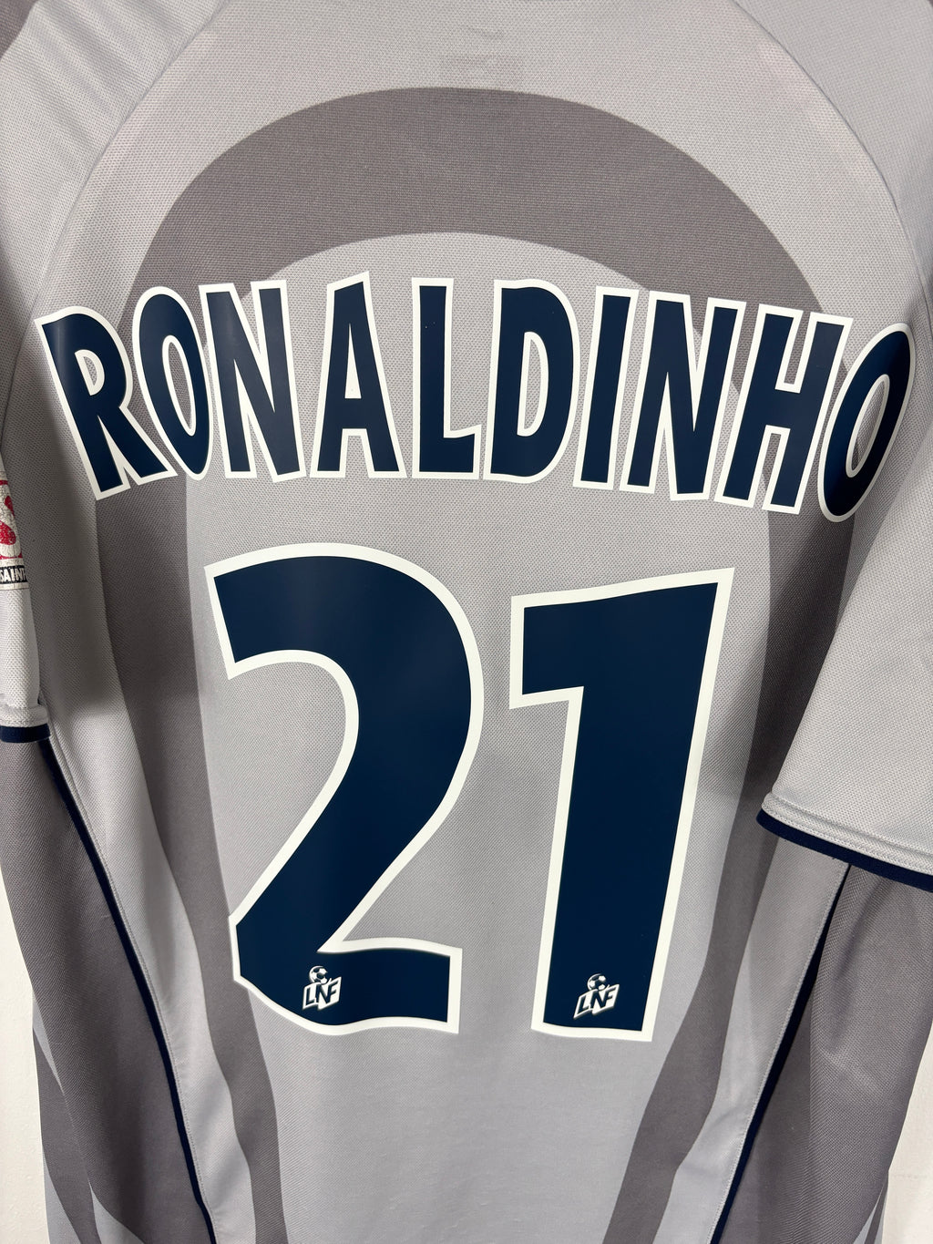 PARIS SAINT-GERMAIN 2001/02 RONALDINHO #21 AWAY SHIRT (L) NIKE
