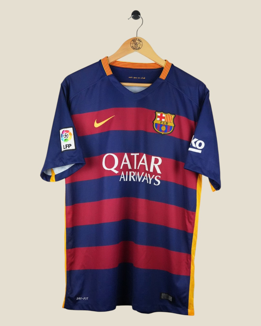 BARCELONA 2015/16 BUSQUETS HOME SHIRT (L) NIKE