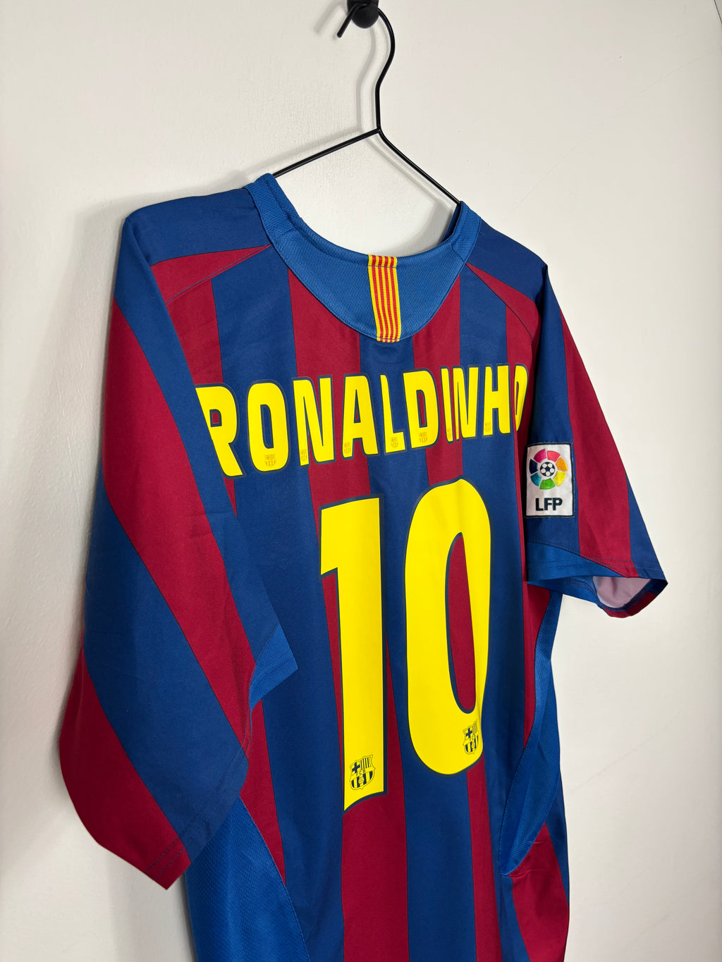 BARCELONA 2005/06 RONALDINHO #10 HOME SHIRT (M) NIKE