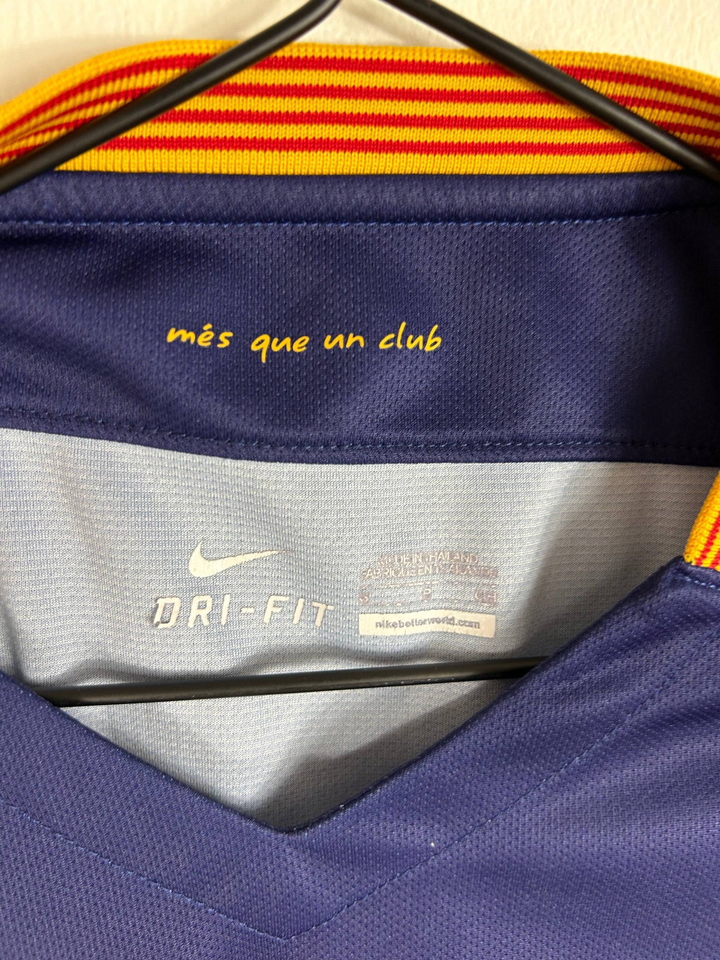 BARCELONA 2015/16 NEYMAR #11 HOME SHIRT (S) NIKE