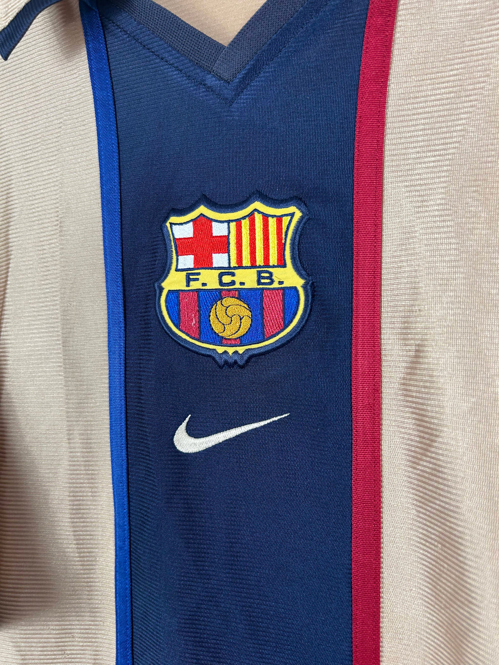 BARCELONA 2001/02 RIVALDO #10 AWAY SHIRT (M) NIKE