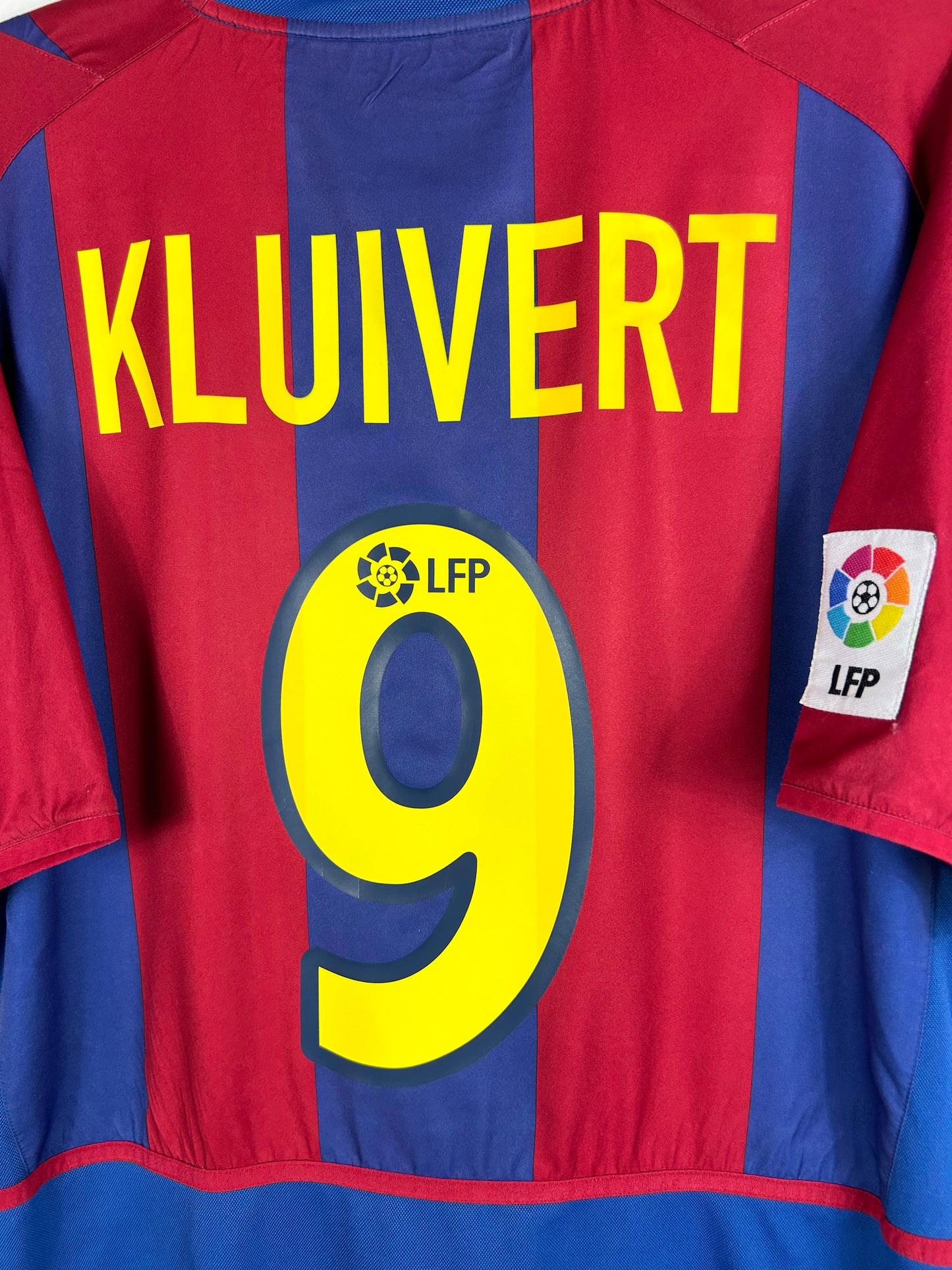 BARCELONA 2002/03 KLUIVERT #9 HOME SHIRT (L) NIKE