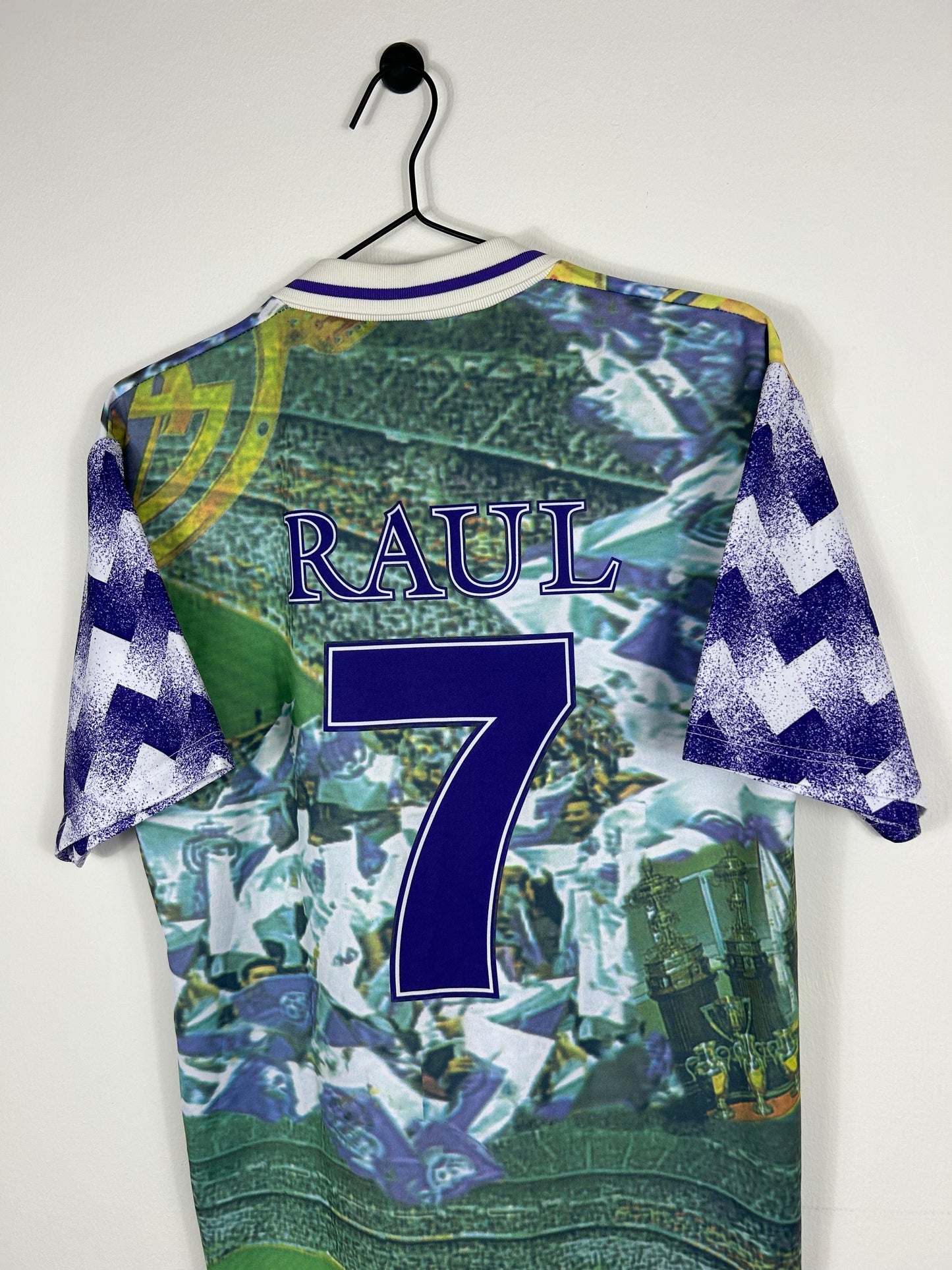 REAL MADRID 1996/97 RAUL #7 GRAPHIC SHIRT (L)