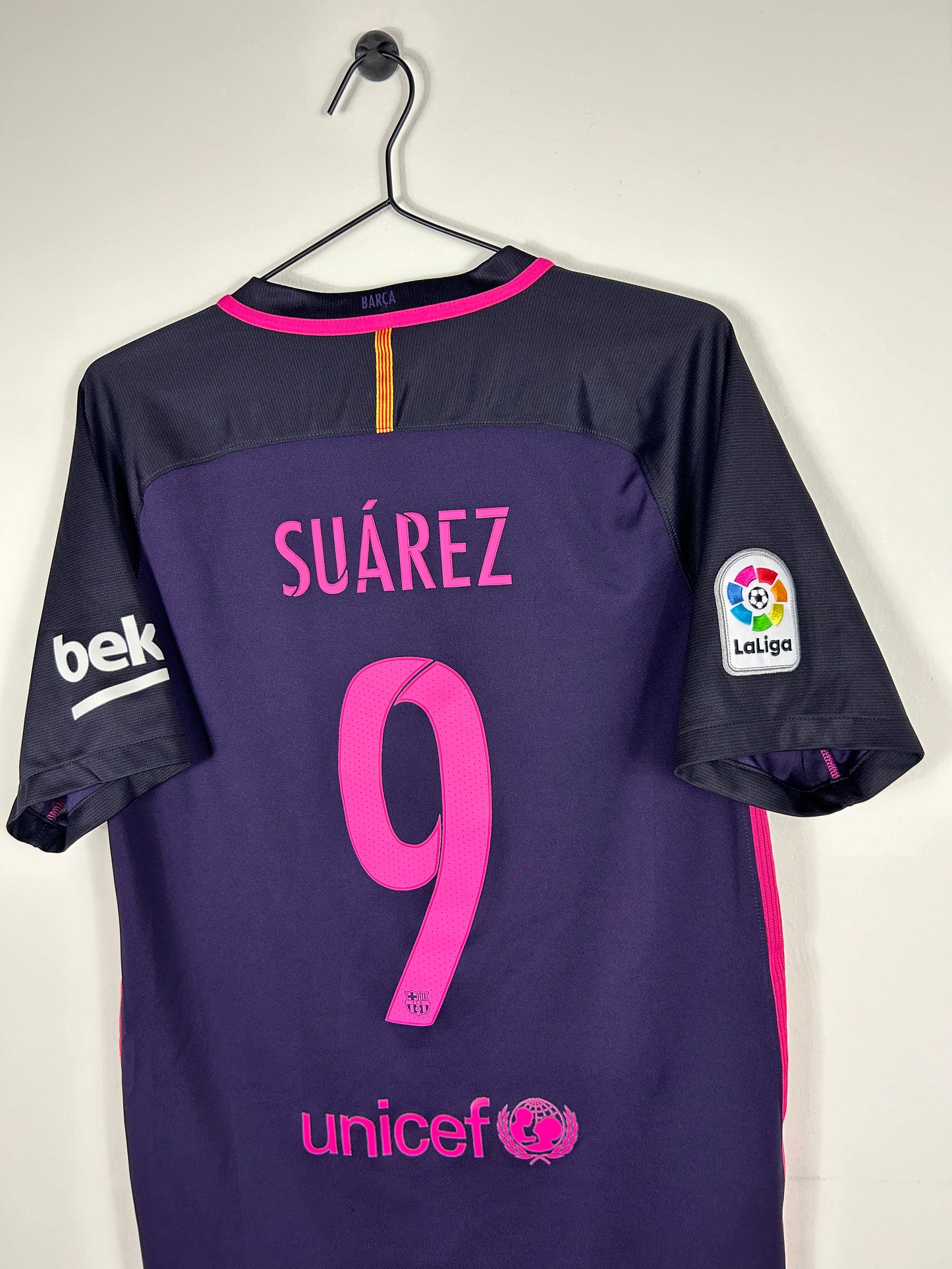 BARCELONA 2016/17 SUAREZ #9 AWAY SHIRT (M) NIKE