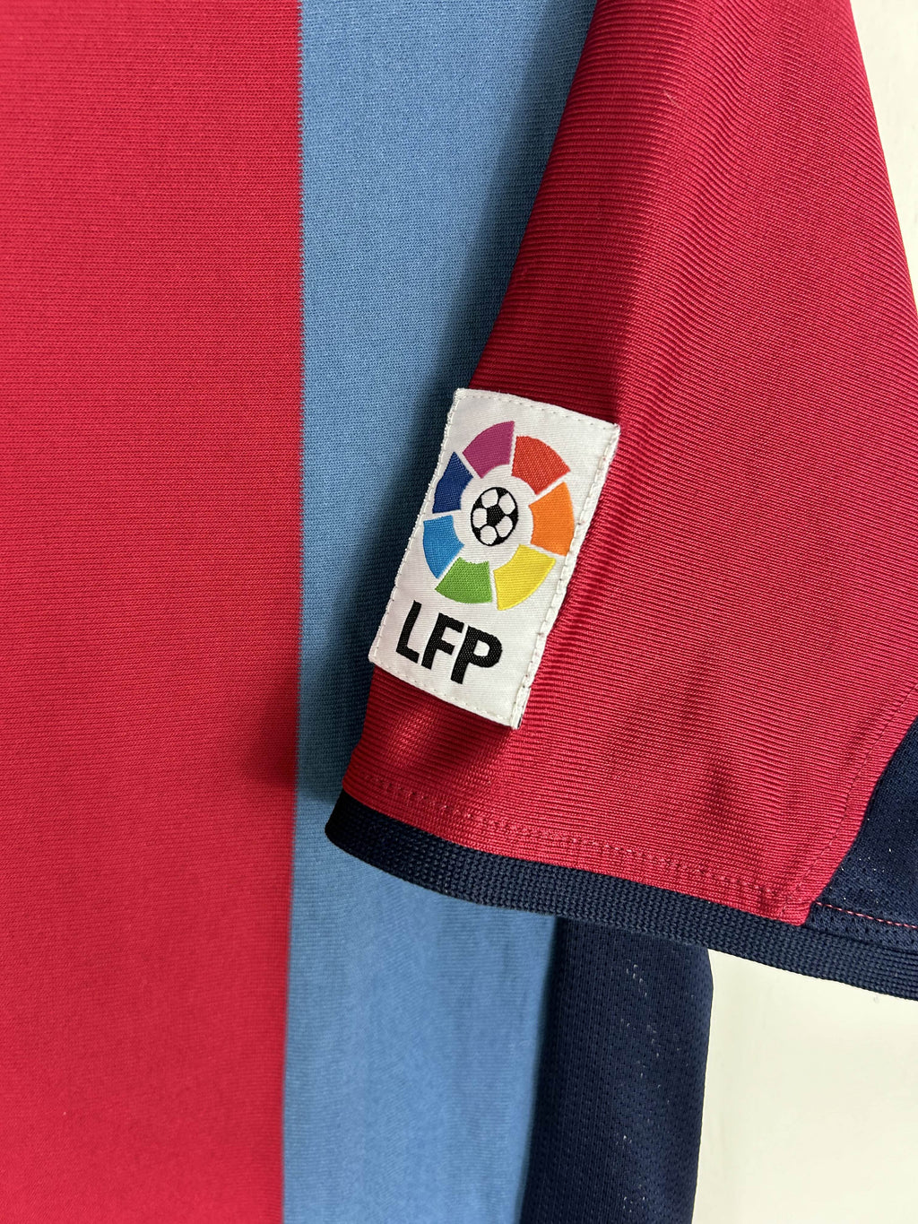 BARCELONA 2001/02 HOME SHIRT (M) NIKE