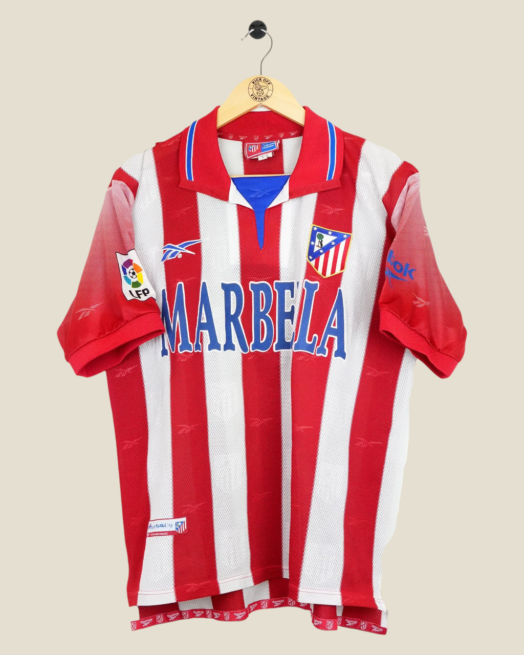 Kick Off Vintage Atletico Madrid 1998/99 home football shirt in red and white stripes with Reebok branding.