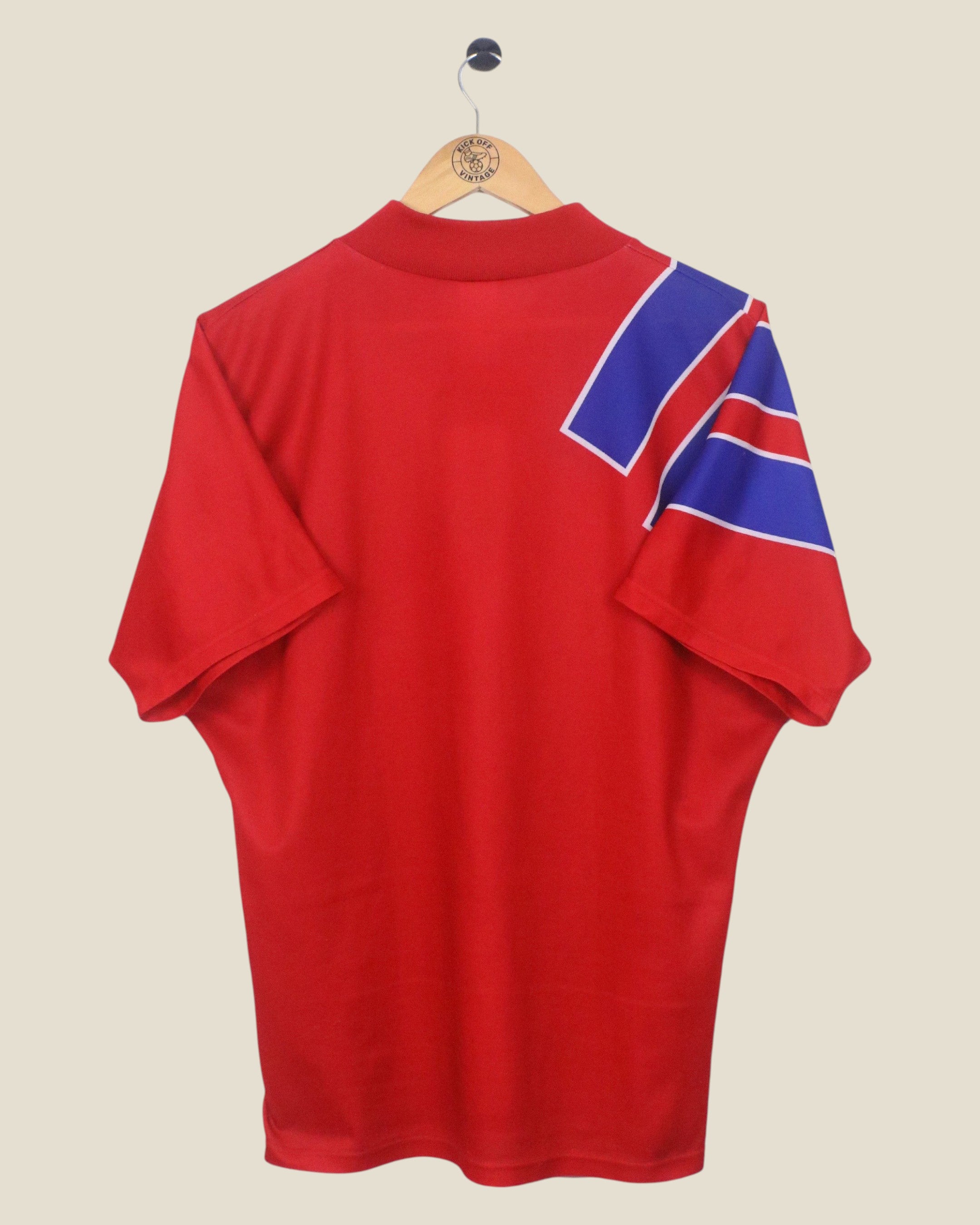 Back view of a red Kick Off Vintage Bayern Munich 1993/95 home football shirt with blue and white shoulder stripes.