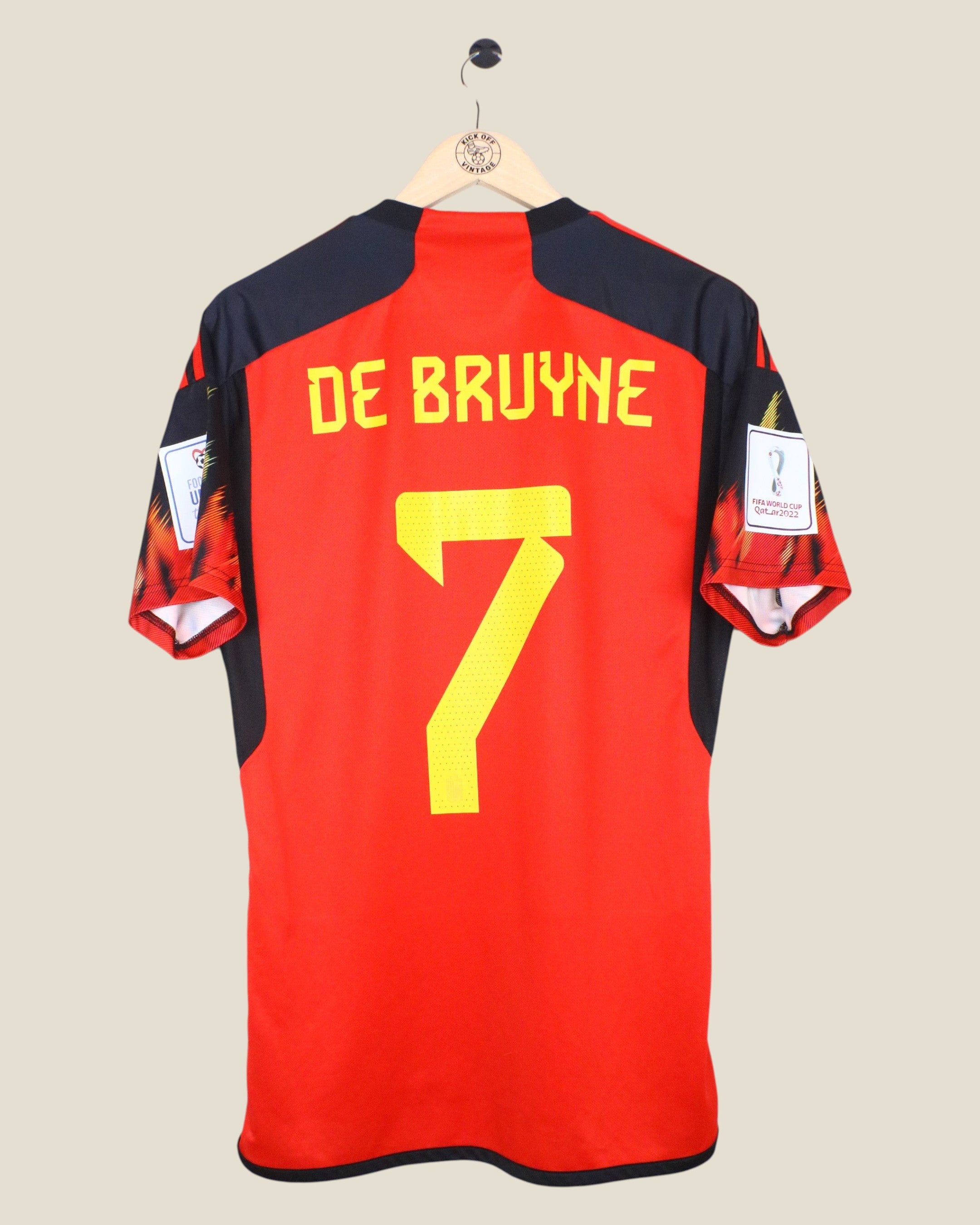 Kick Off Vintage 2022 Belgium home football shirt with De Bruyne number 7 on the back, featuring World Cup patches.