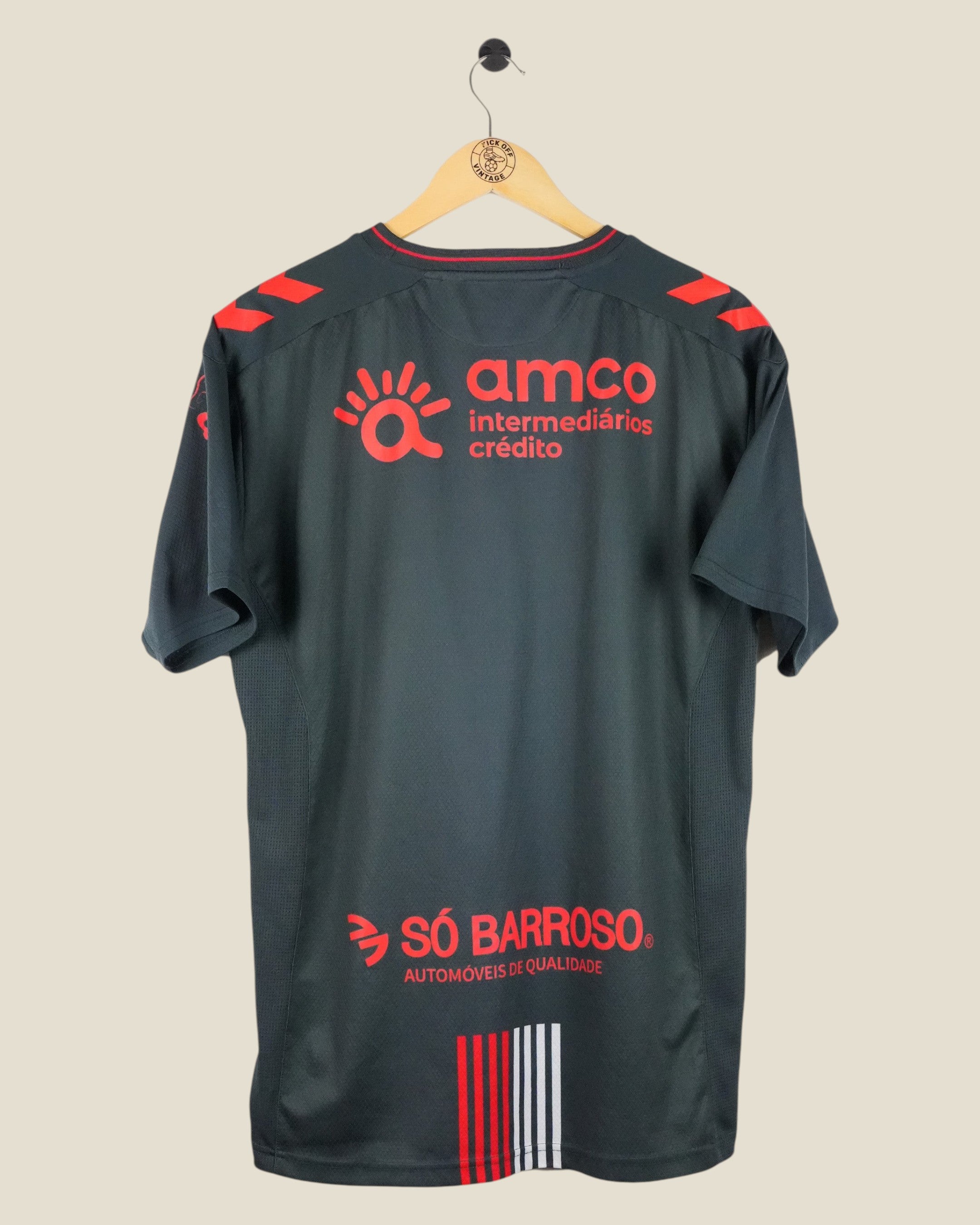 Back view of Kick Off Vintage Sporting Club de Braga 2022/23 away jersey in black with red sponsor logos
