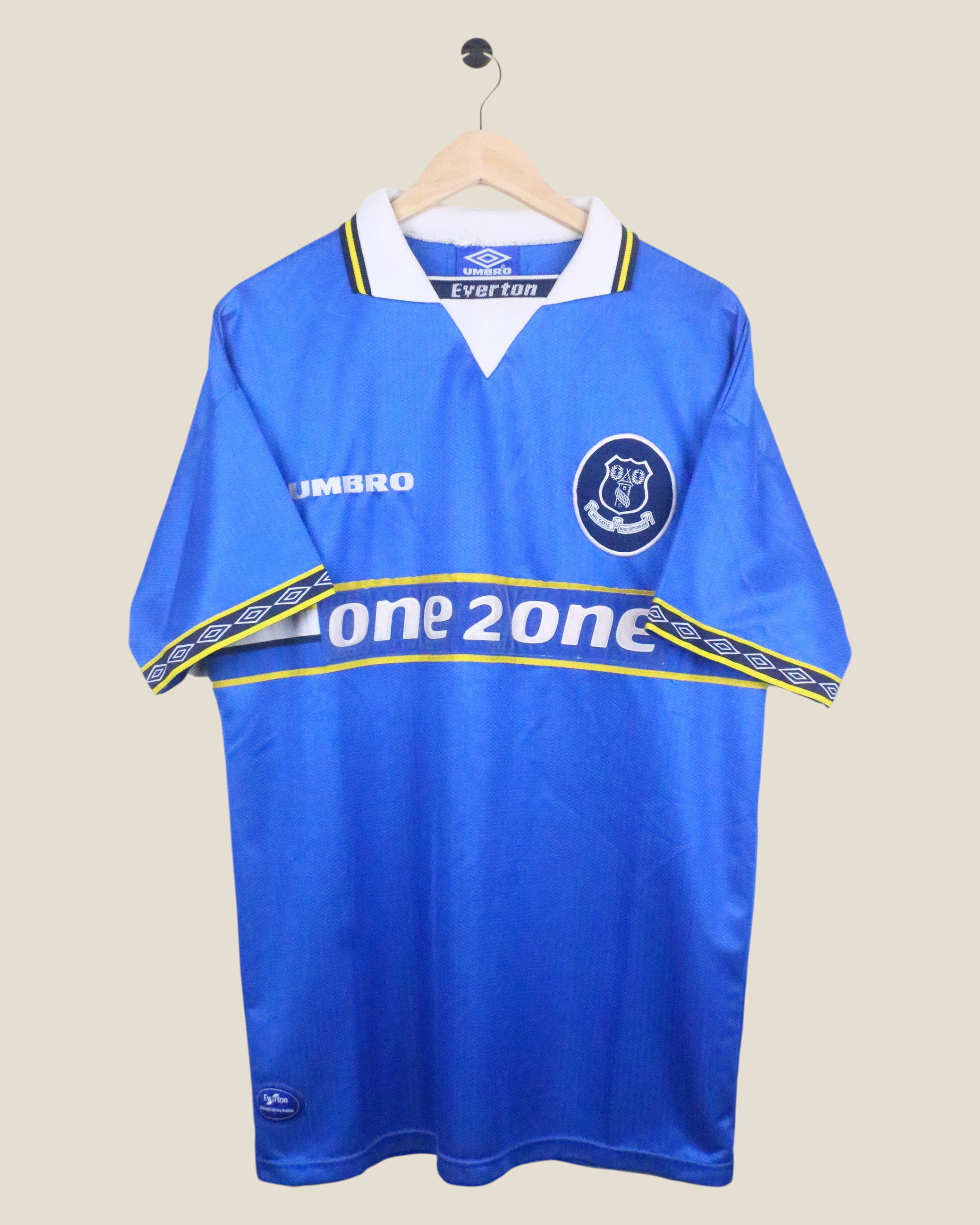 Kick Off Vintage Everton 1997/99 home football shirt in royal blue with white collar and Umbro branding.