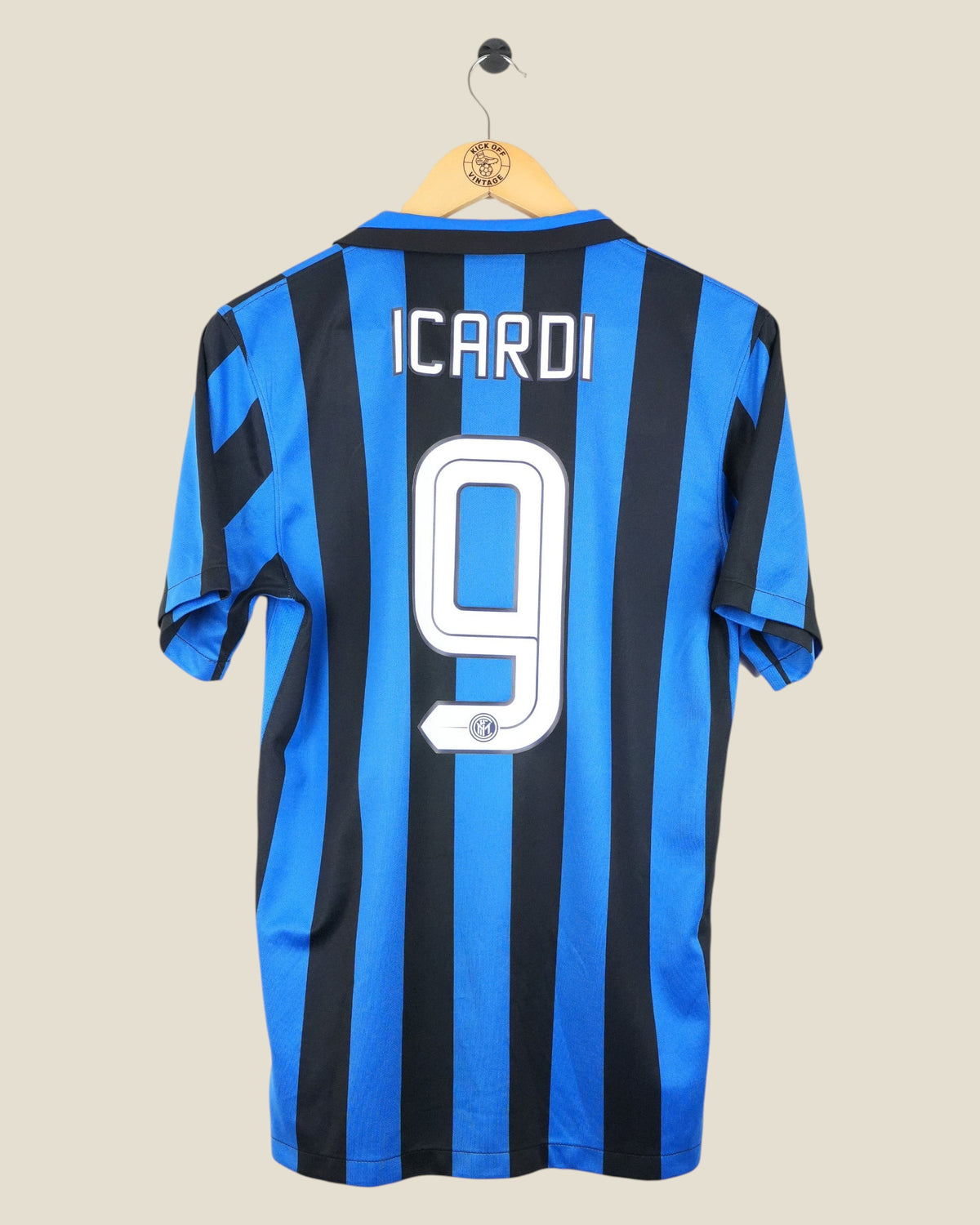 Kick Off Vintage Inter Milan 2015/16 home jersey featuring Icardi number 9 in blue and black stripes