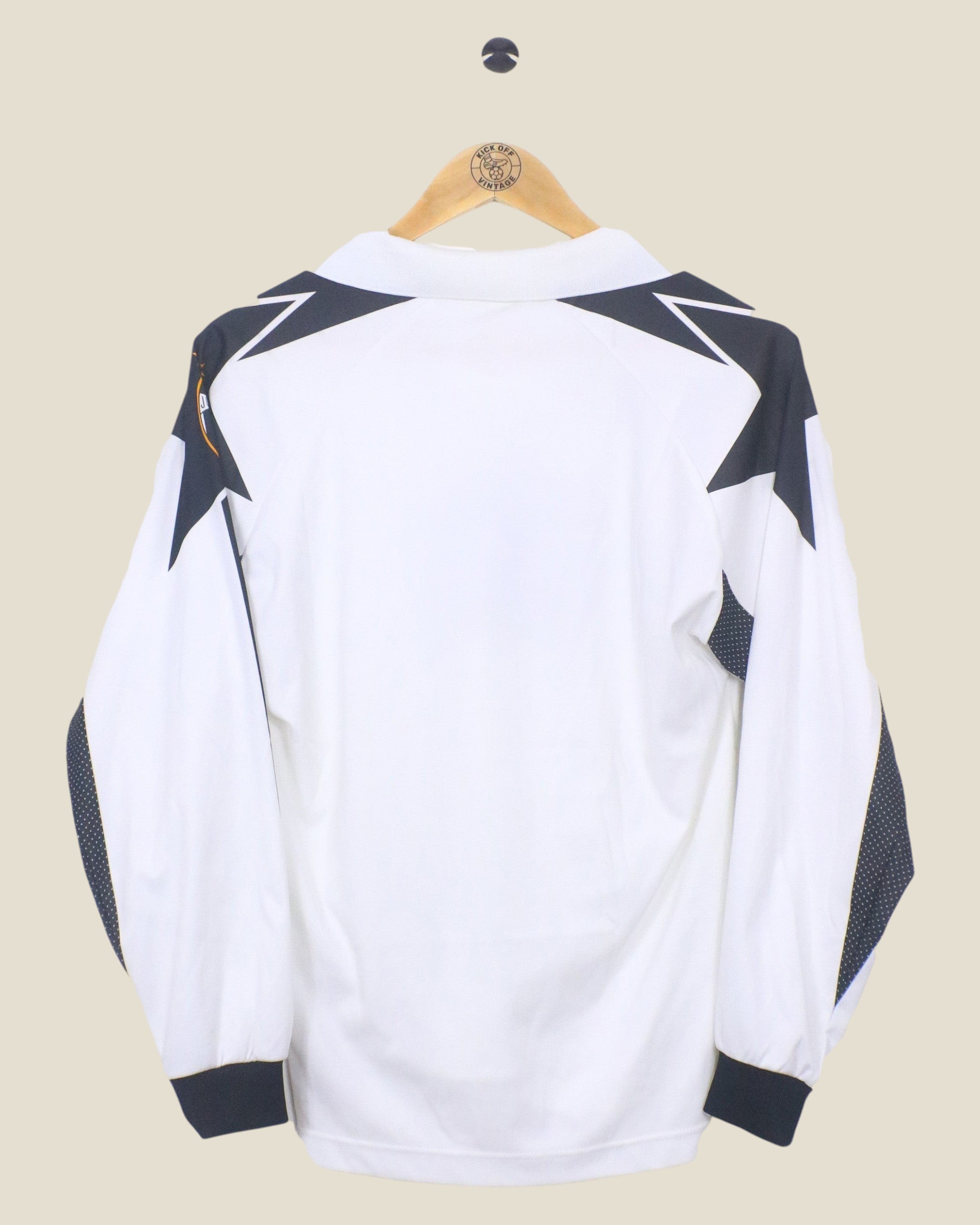 Kick Off Vintage Juventus 1998/99 long sleeve away football shirt in white with black star shoulder details