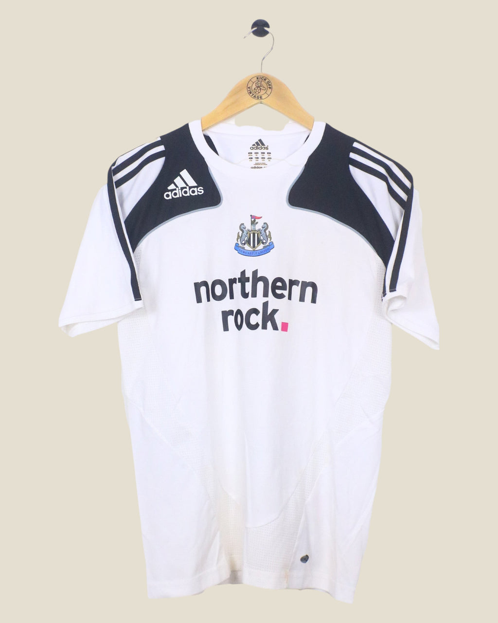 Kick Off Vintage Newcastle United 2008/09 Adidas kids XL training shirt in white with black shoulder detailing.