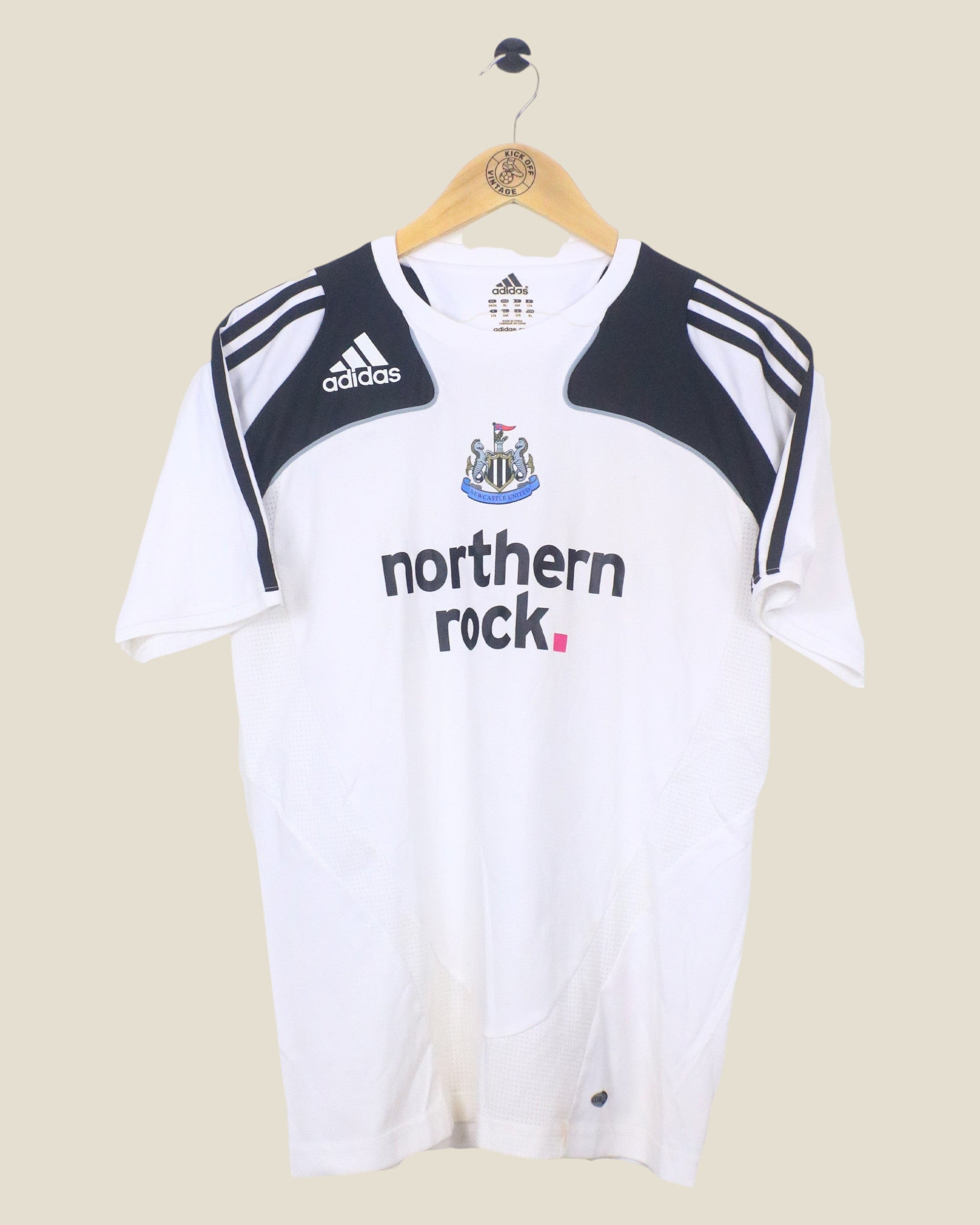 Kick Off Vintage Newcastle United 2008/09 Adidas kids XL training shirt in white with black shoulder detailing.