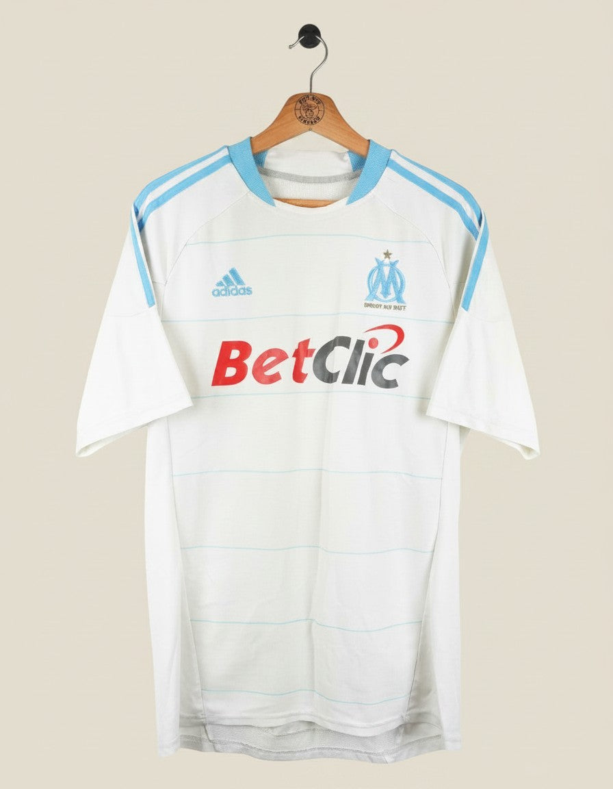 Kick Off Vintage Olympique Marseille 2010/11 thuisshirt van Adidas in wit met lichtblauwe details en BetClic sponsor