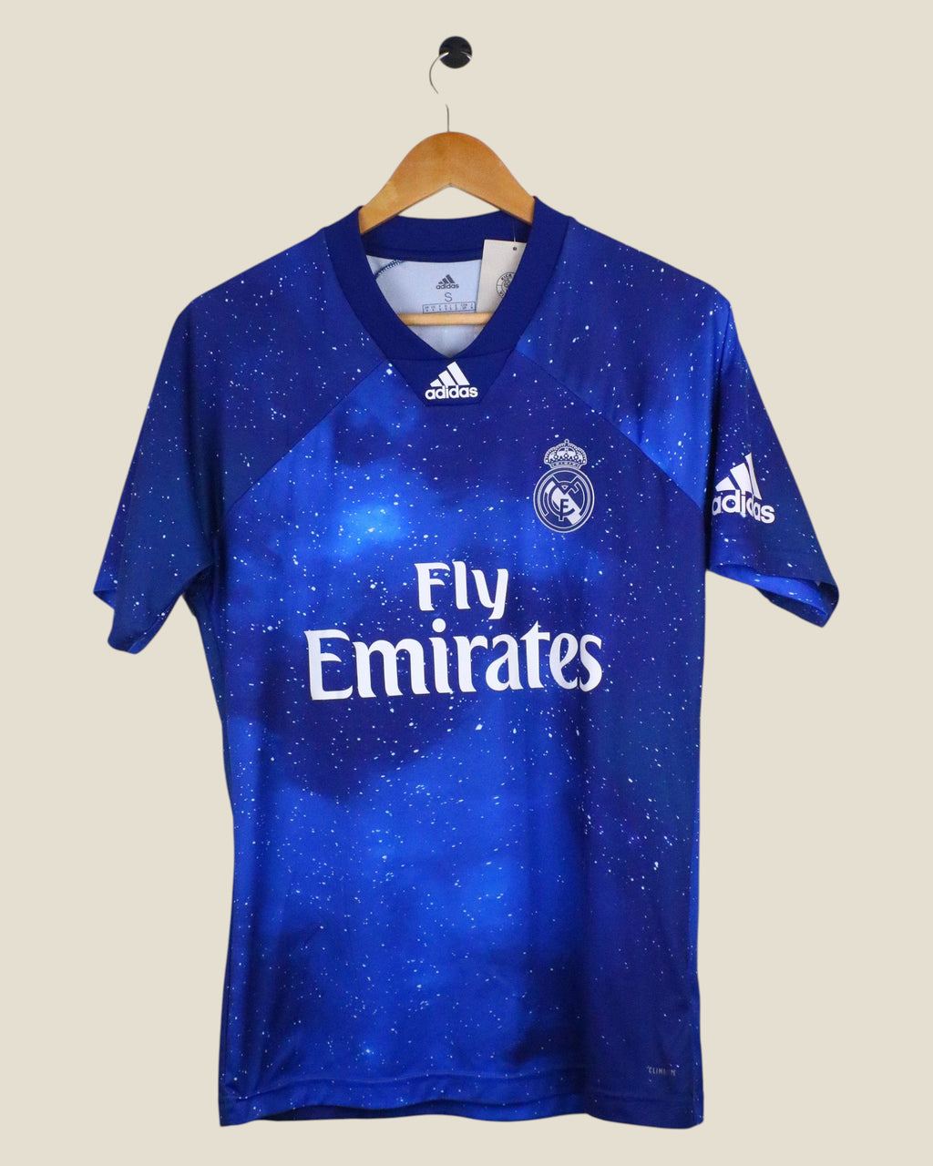 Kick Off Vintage Real Madrid 2018/19 Varane voetbalshirt in blauw met sterrenstelsel-print en Adidas logo