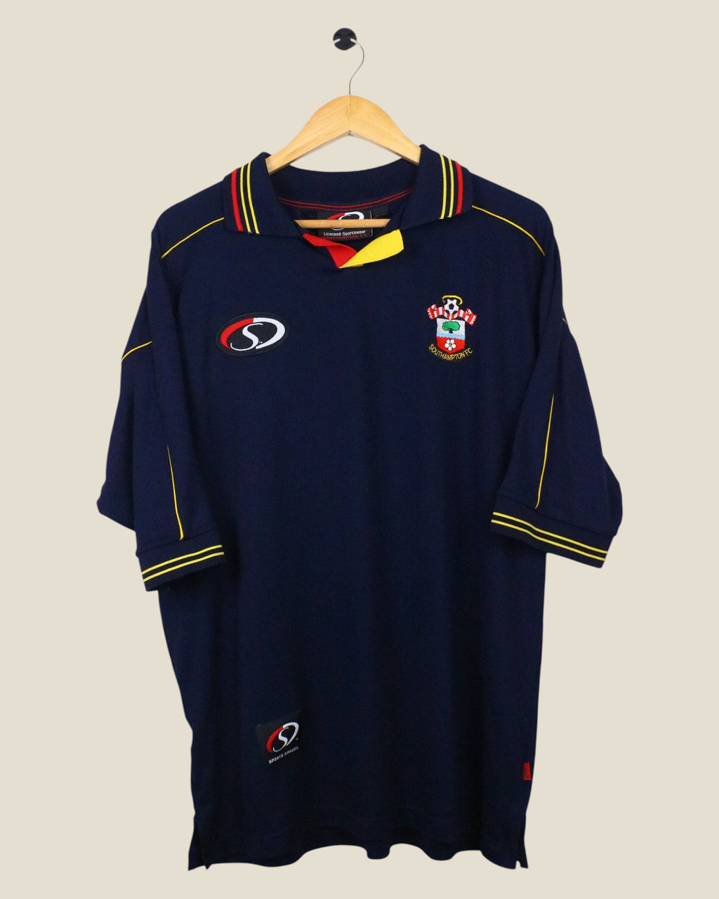 Kick Off Vintage Southampton 1999-01 away football shirt in navy blue with yellow and red collar trim