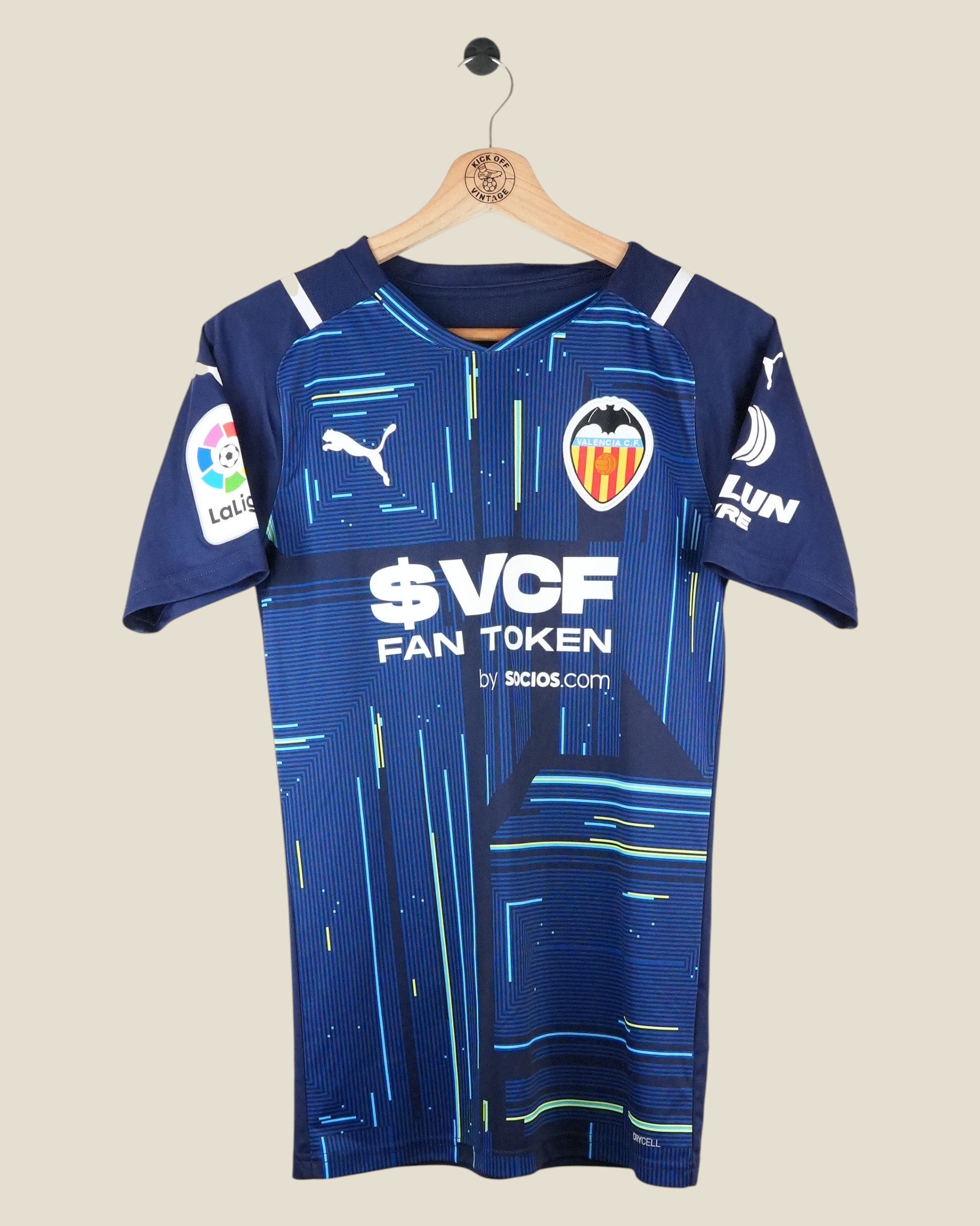 Kick Off Vintage Valencia 2021/22 goalkeeper shirt in blue with geometric pattern, Puma logo, and club crest.